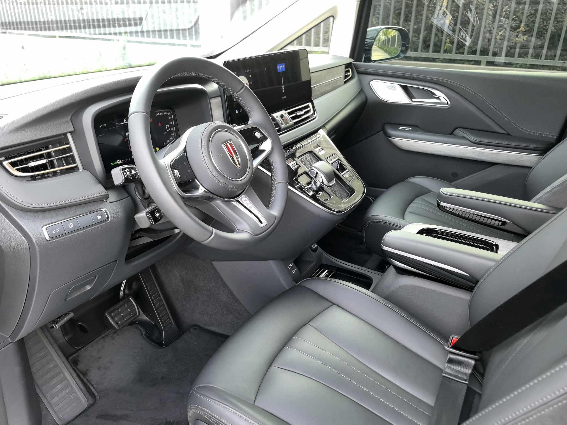 HongQi 2024 HQ9 PHEV 2.0T 4WD Business Edition Welfare Edition Automatic Gear 15