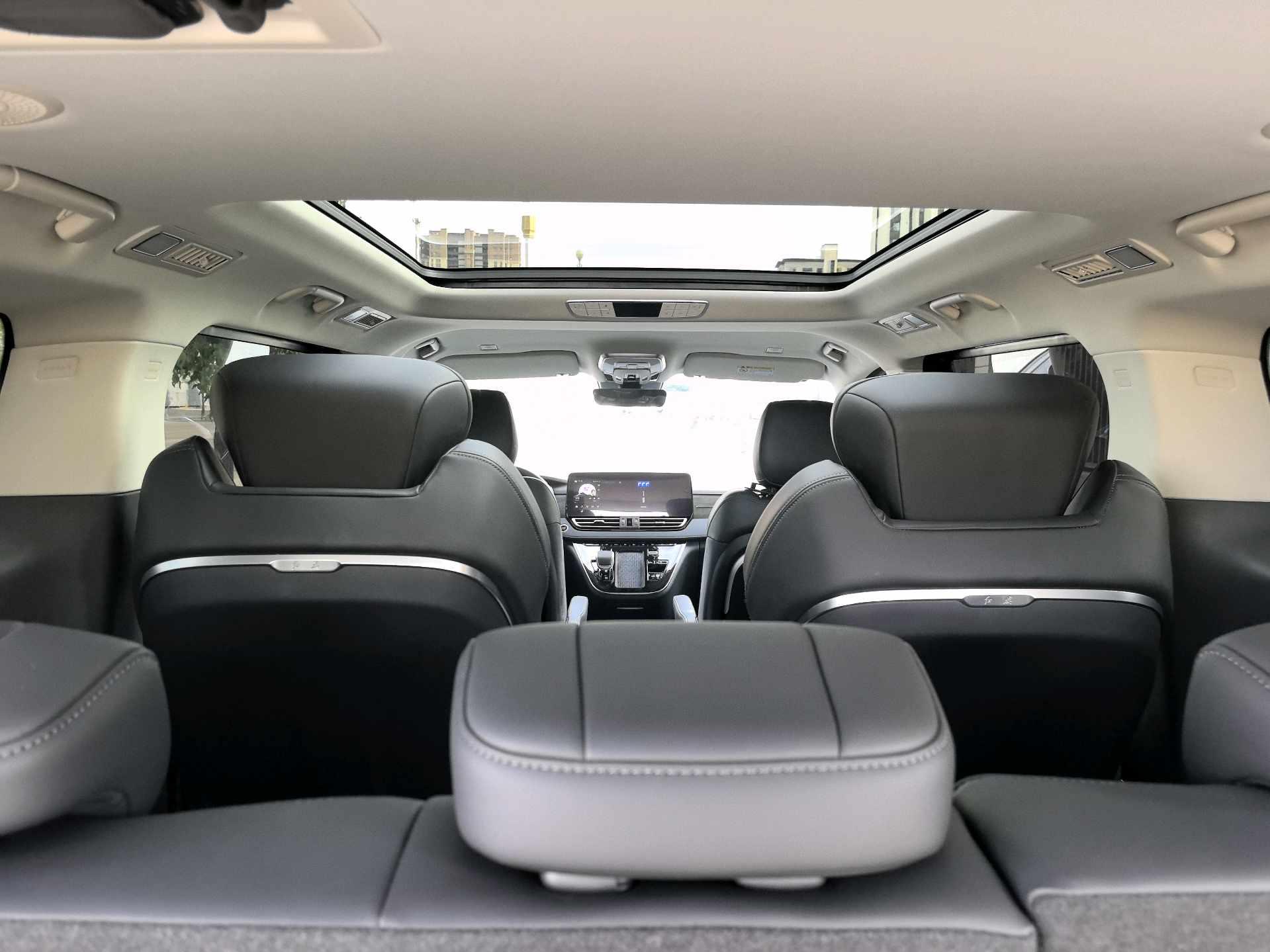 HongQi 2024 HQ9 PHEV 2.0T 4WD Business Edition Welfare Edition Automatic Gear 16