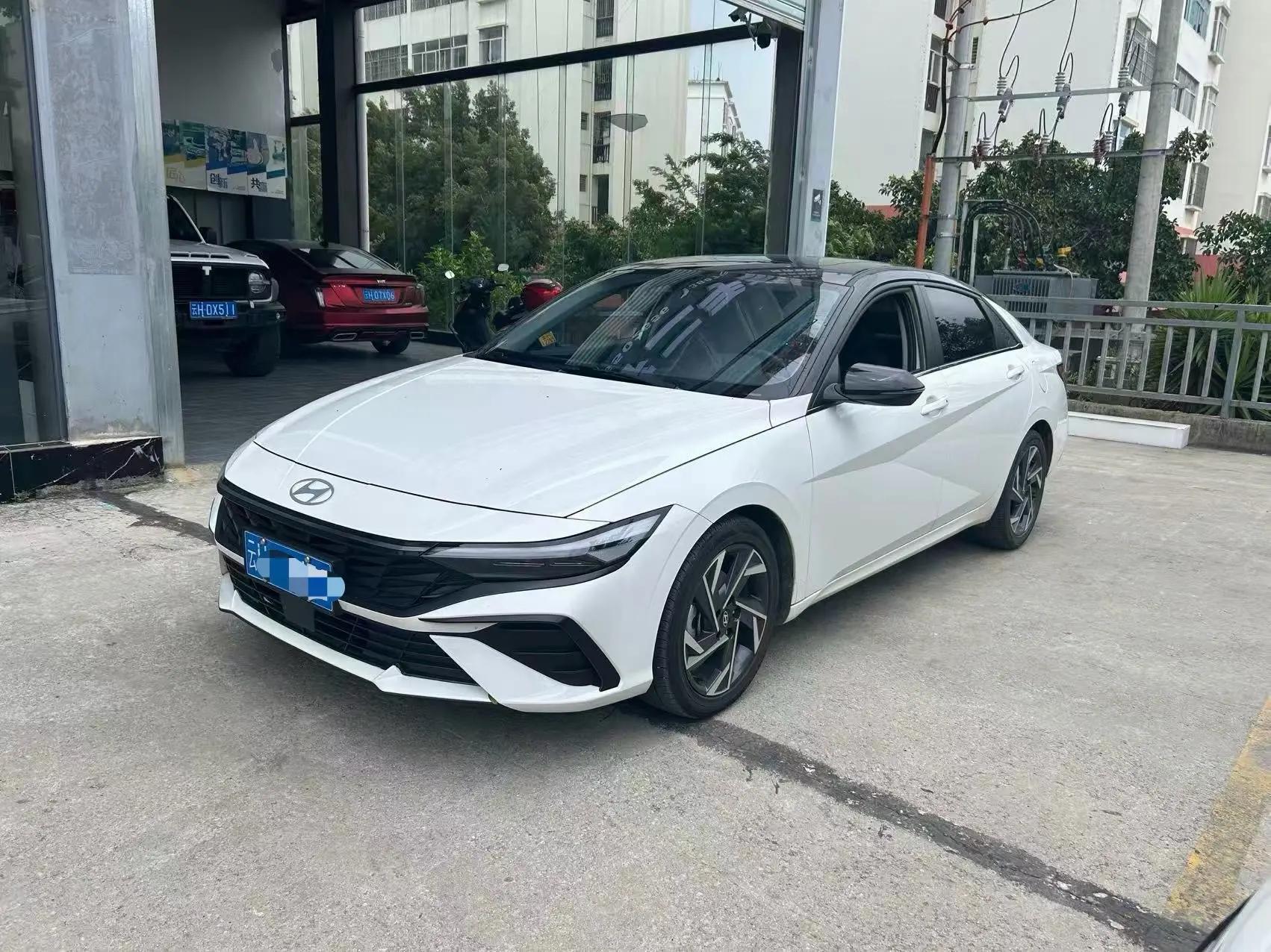 Elantra 2023 1.5L CVT LUX Prestige Edition