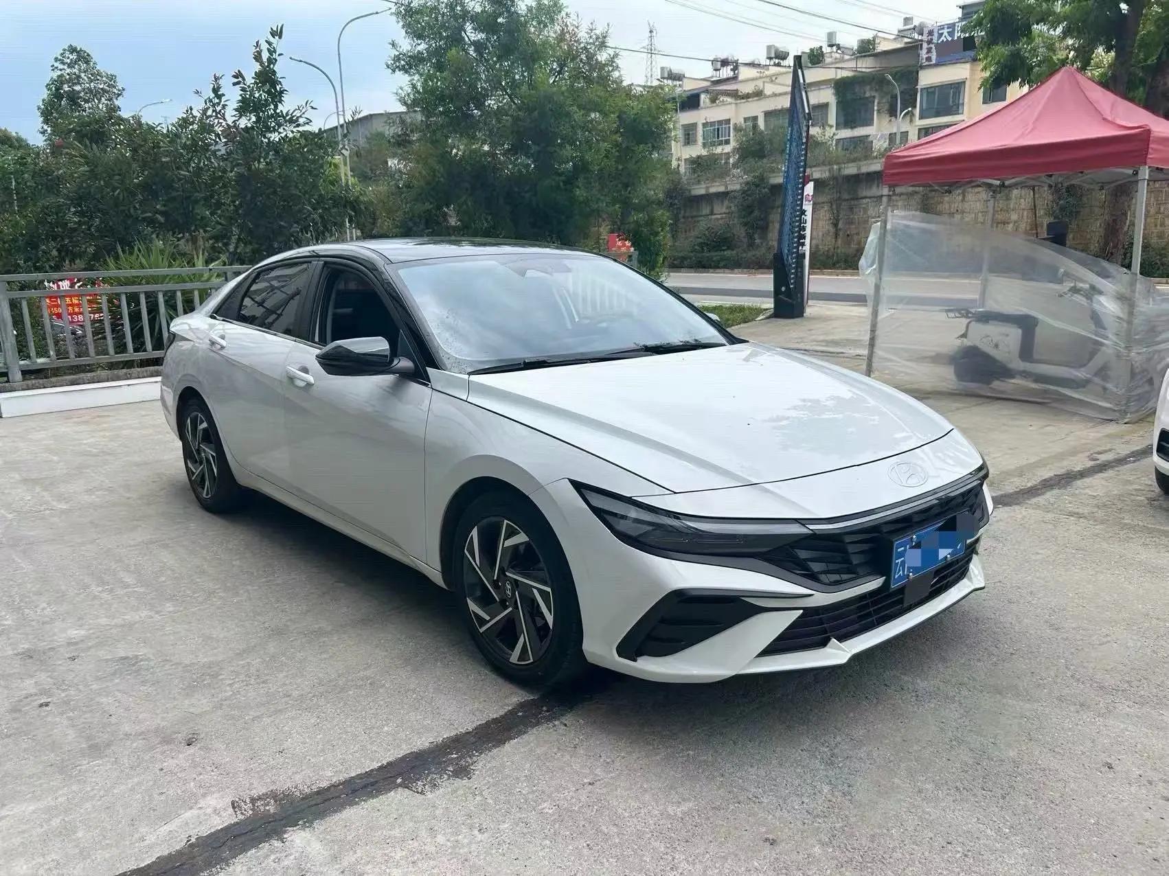 Elantra 2023 1.5L CVT LUX Prestige Edition 2