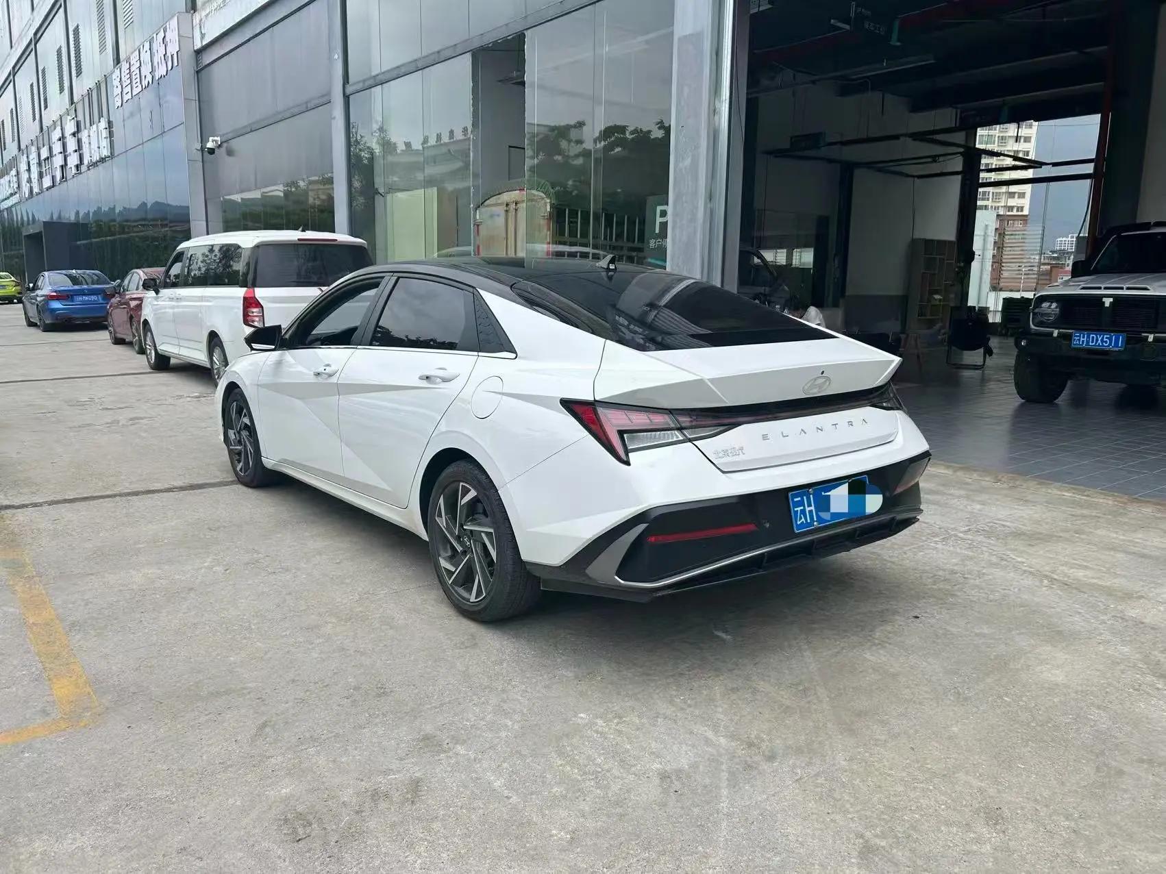 Elantra 2023 1.5L CVT LUX Prestige Edition 4