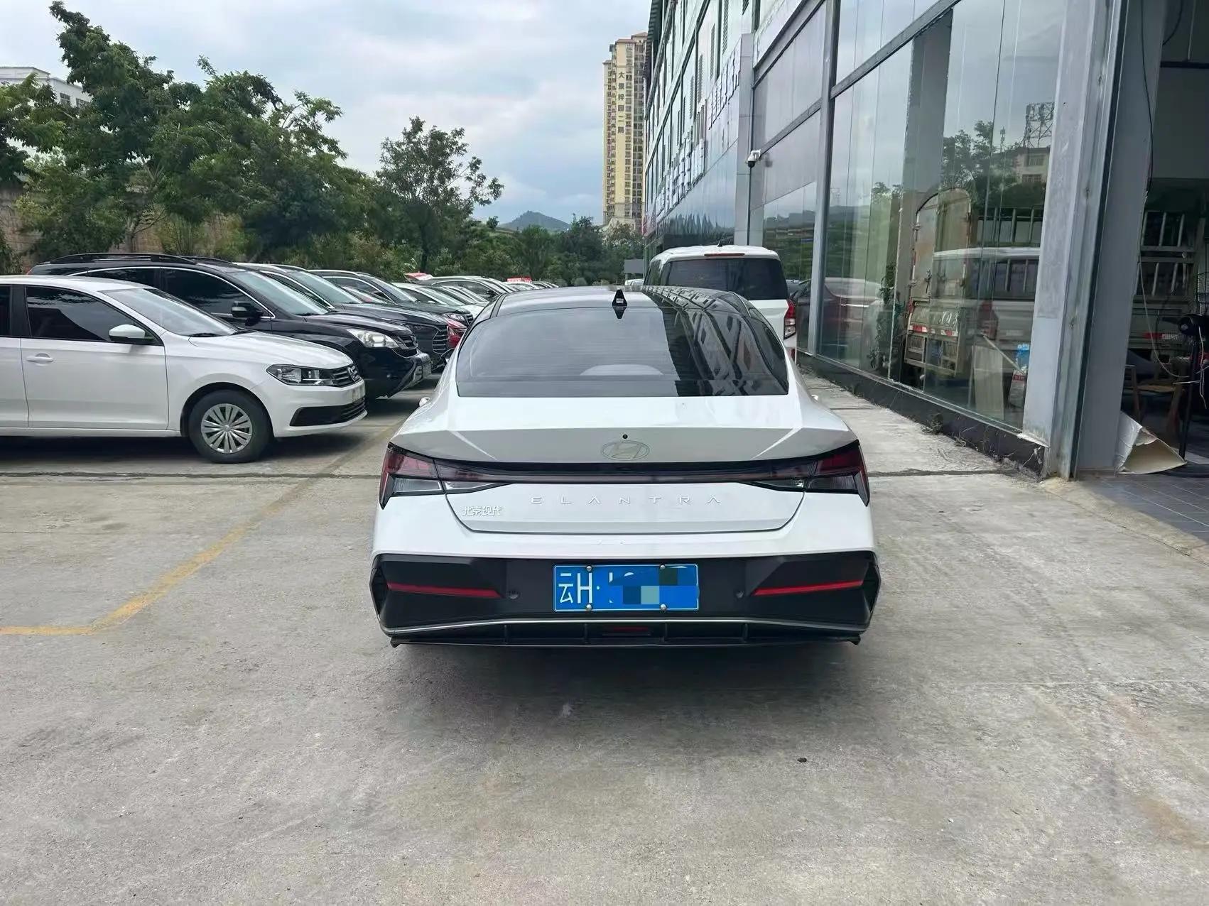 Elantra 2023 1.5L CVT LUX Prestige Edition 5