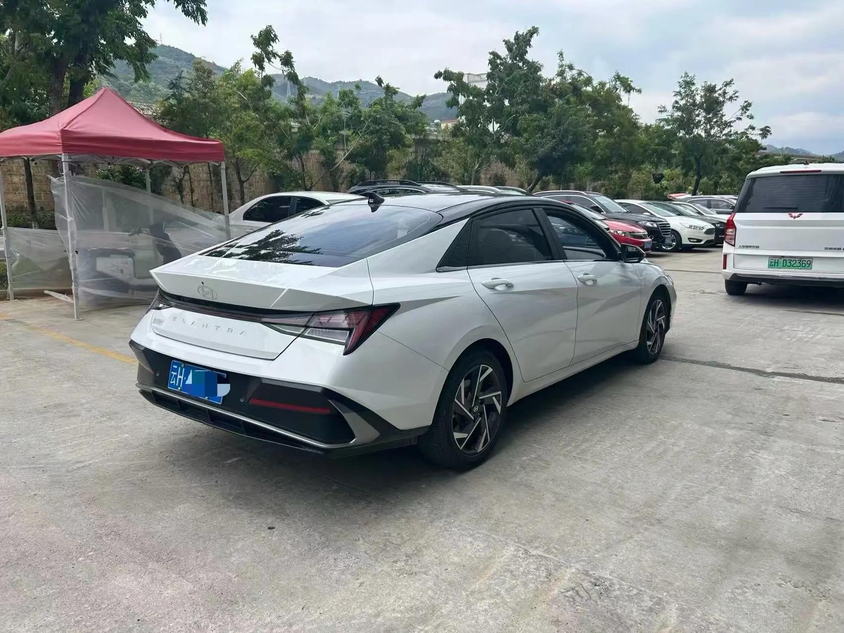 Elantra 2023 1.5L CVT LUX Prestige Edition 6