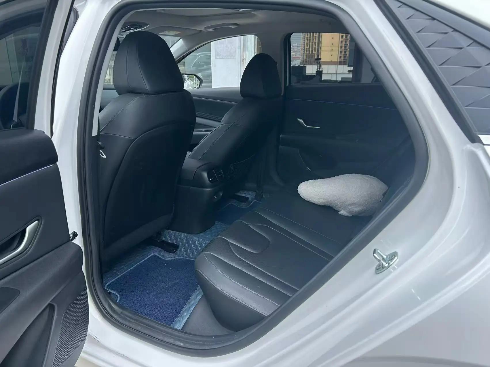 Elantra 2023 1.5L CVT LUX Prestige Edition 8