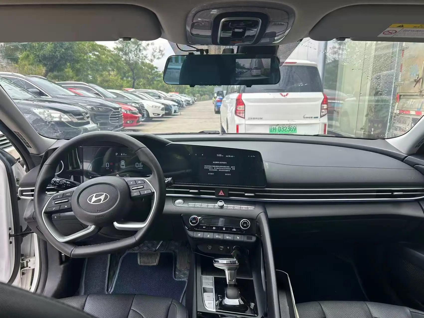Elantra 2023 1.5L CVT LUX Prestige Edition 9