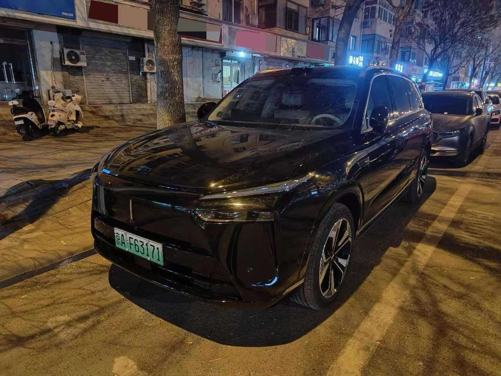 打开图片灯箱:WEY 2025 Blue Mountain DHT 1.5T Four-wheel Drive Smart Drive Ultra Automatic Gear