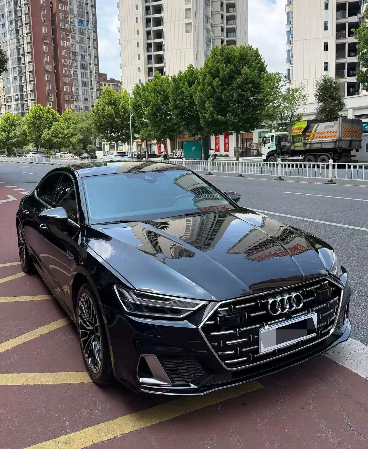 Audi 2024 A7L 2.0TFSI 45TFSI Luxury Automatic 3