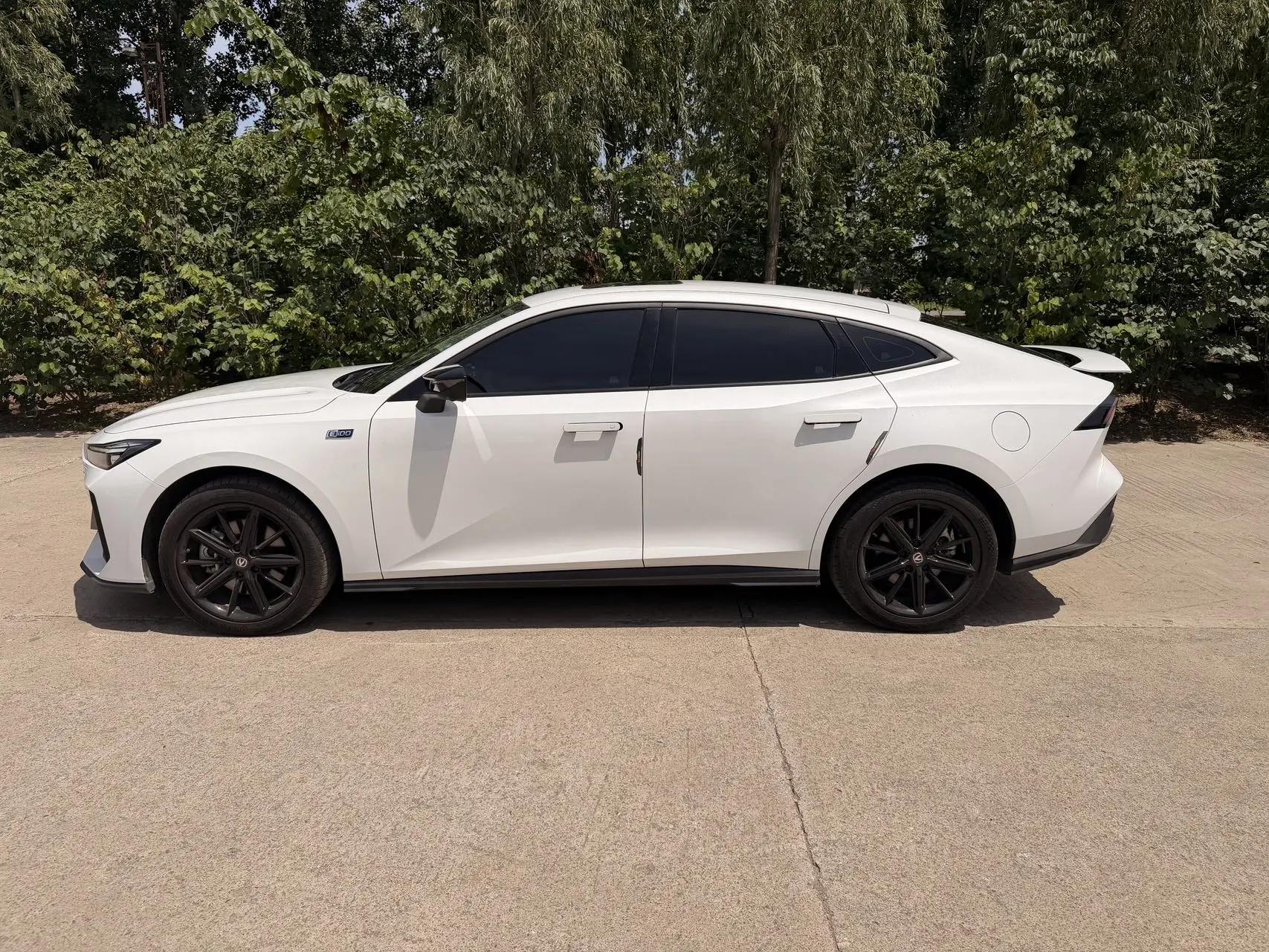 ChangAn UNI-V New Energy 2022 Blue Whale iDD 1.5T Basic 2