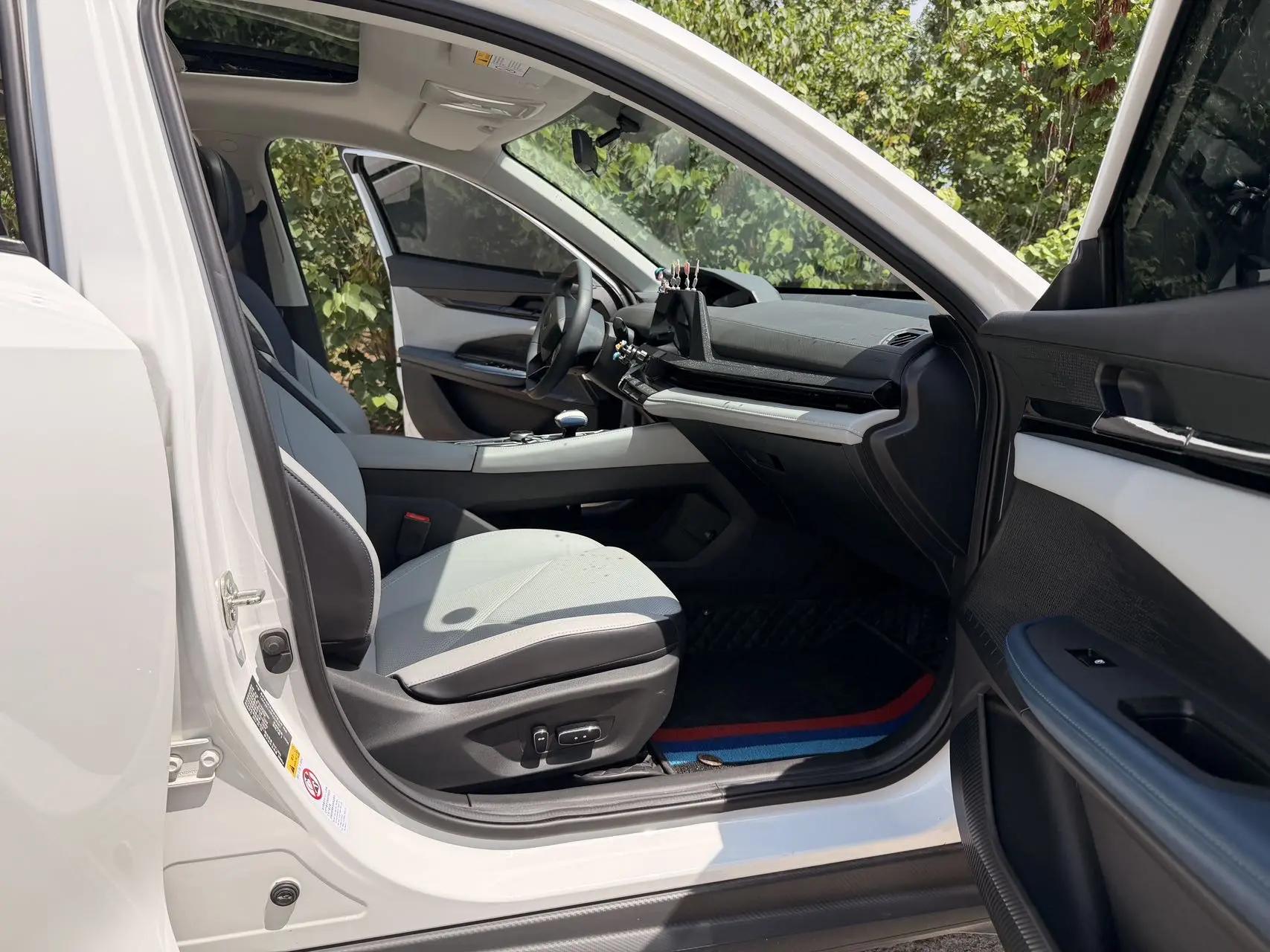ChangAn UNI-V New Energy 2022 Blue Whale iDD 1.5T Basic 9