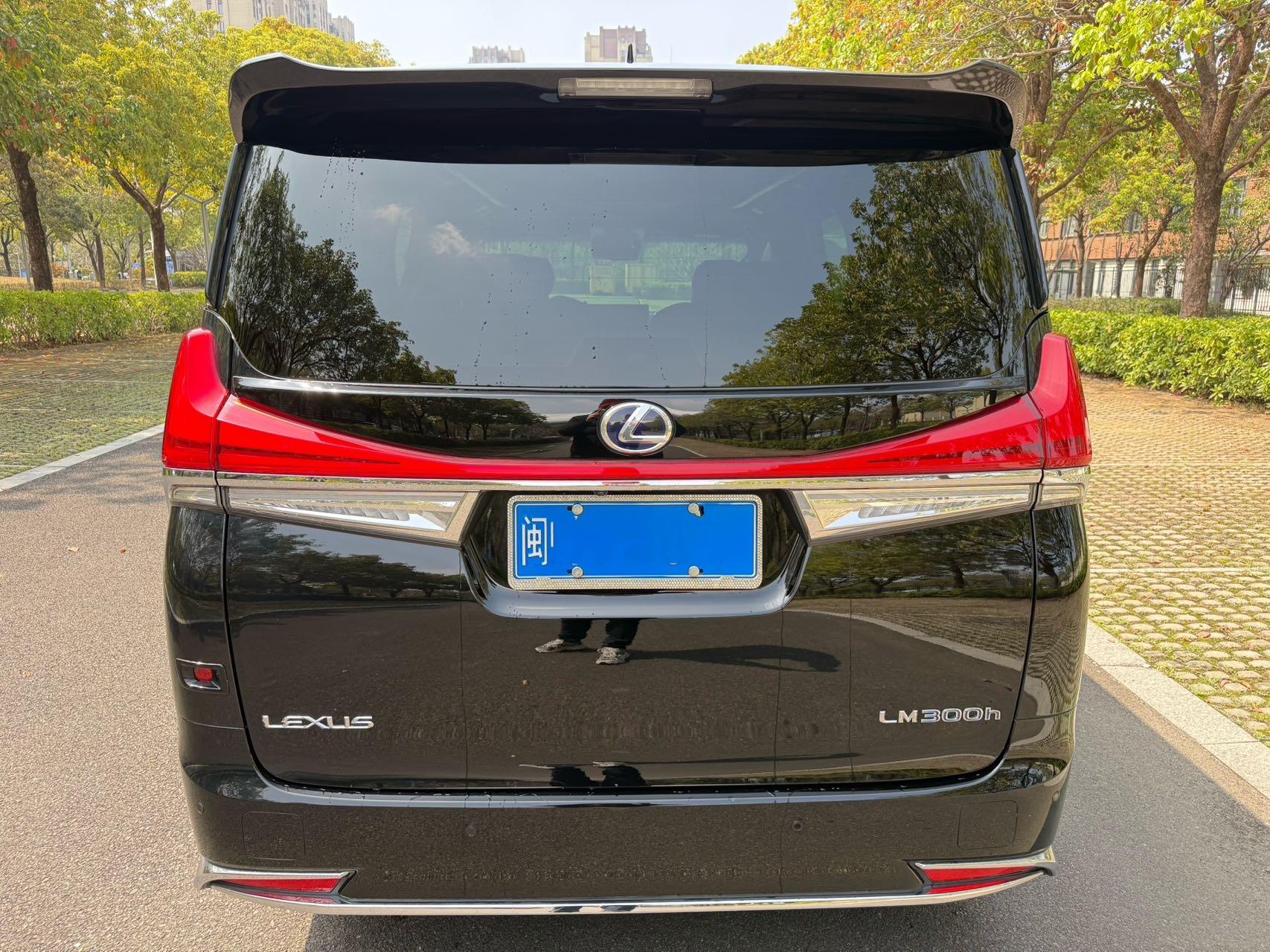 Lexus LM 2020 300h Seven-seat Junya Edition 4