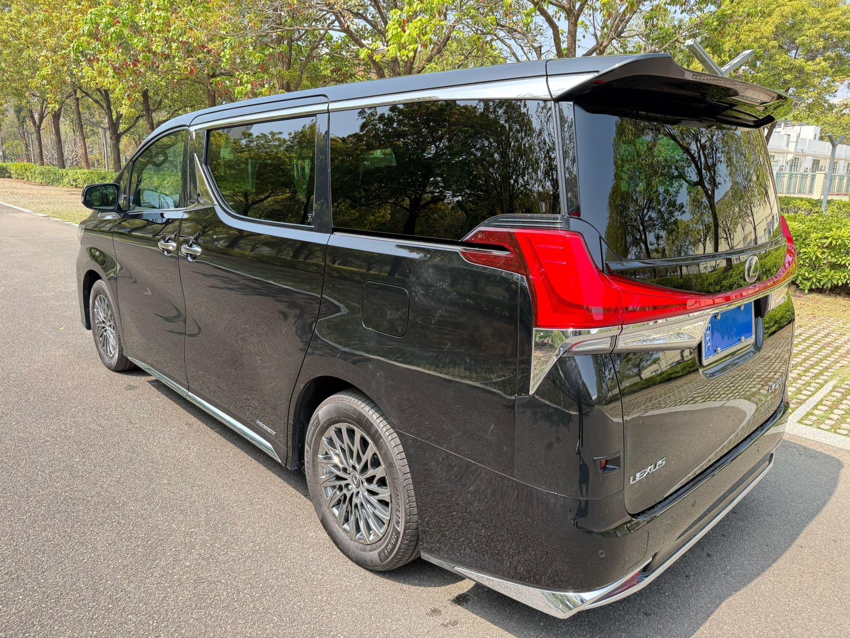 Lexus LM 2020 300h Seven-seat Junya Edition 6
