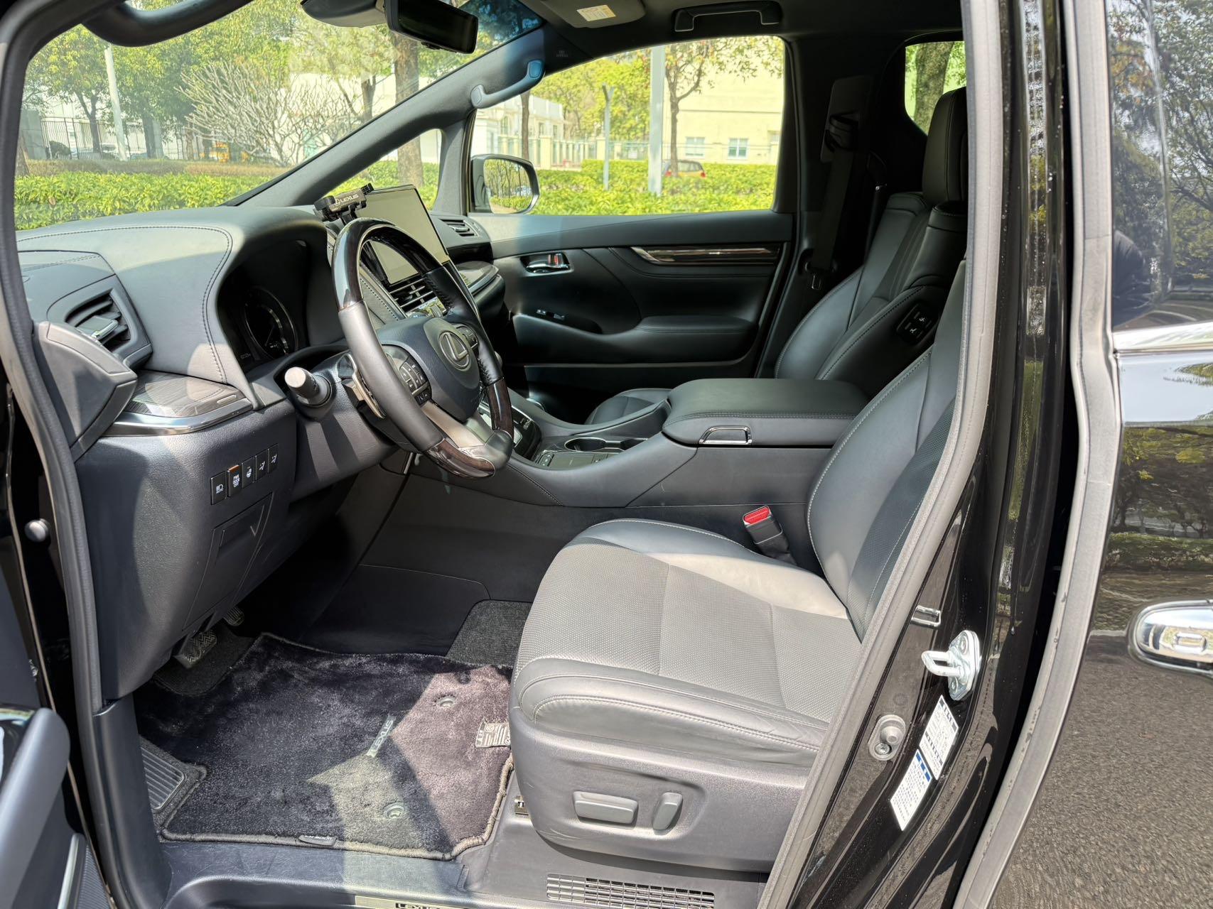 Lexus LM 2020 300h Seven-seat Junya Edition 8
