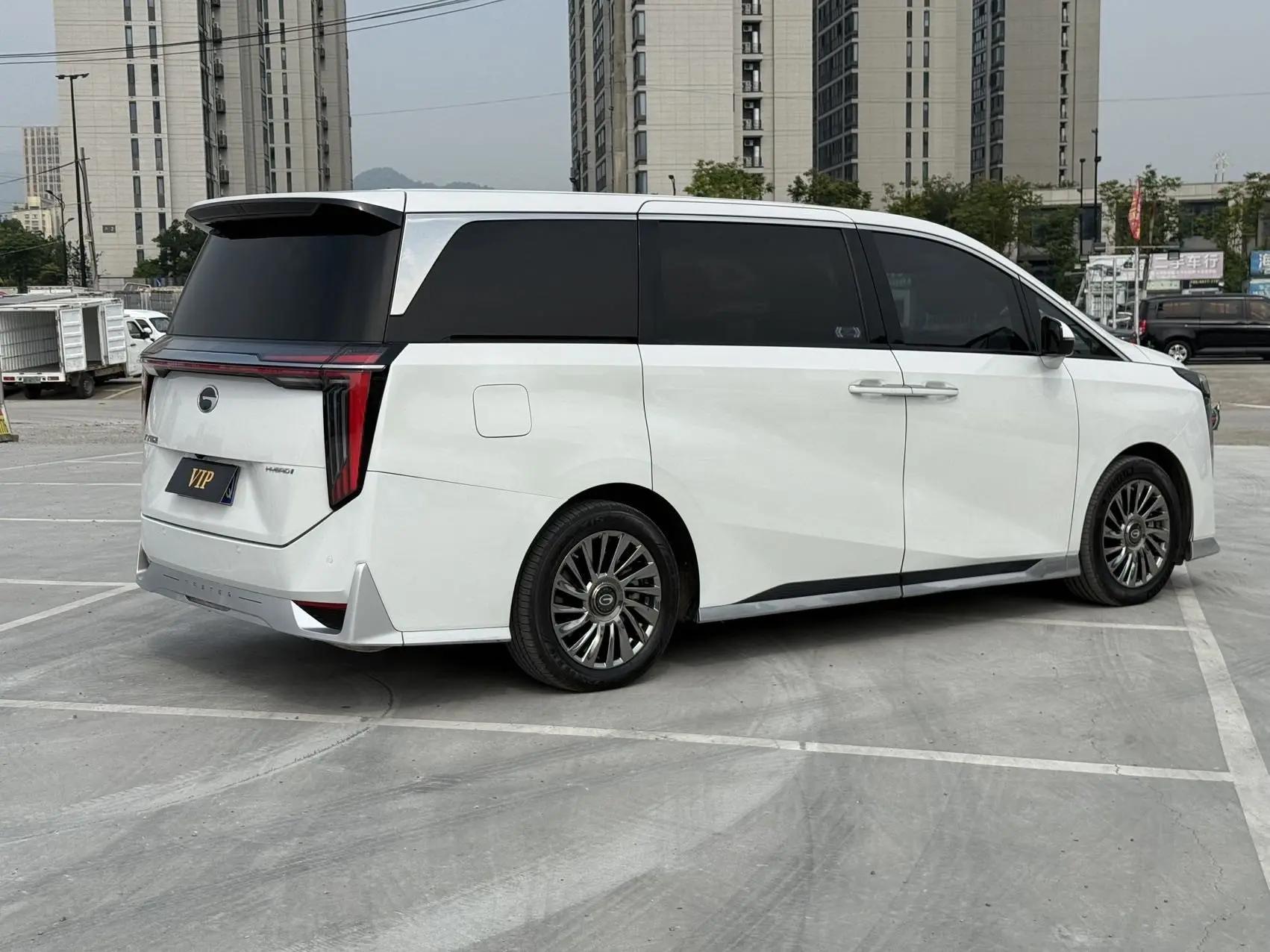 GAC Trumpchi 2023 M8 Dual-Engine 2.0T CVT Grandmaster Series Flagship Automatic 9