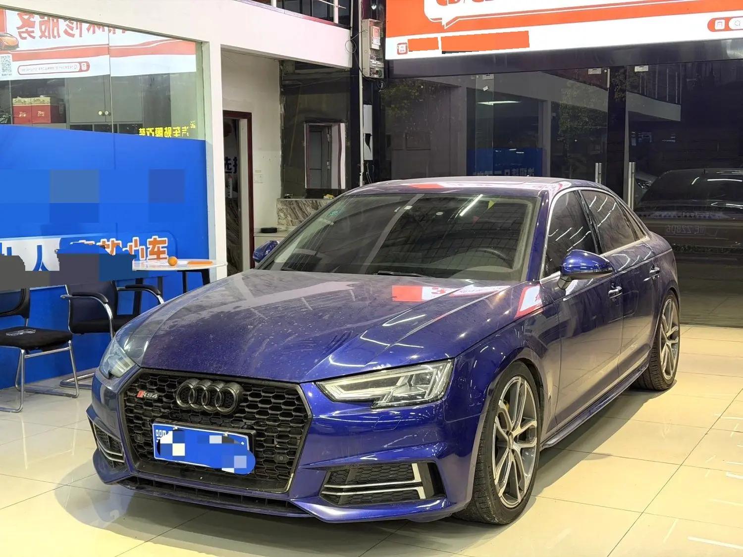 Audi A4L 2019 40 TFSI aggressive country VI