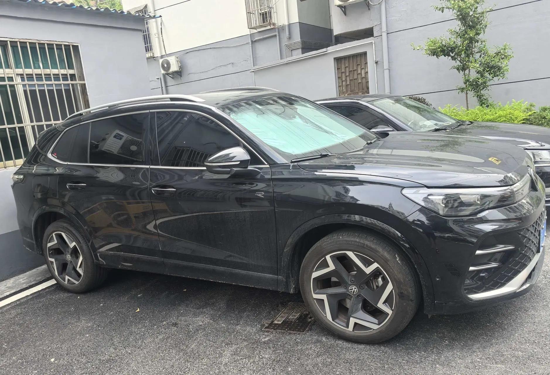 Volkswagen 2025 Tiguan L PRO 2.0TSI 380TSI Two-Drive R-Line Smart Collar Edition Automatic Gear 5