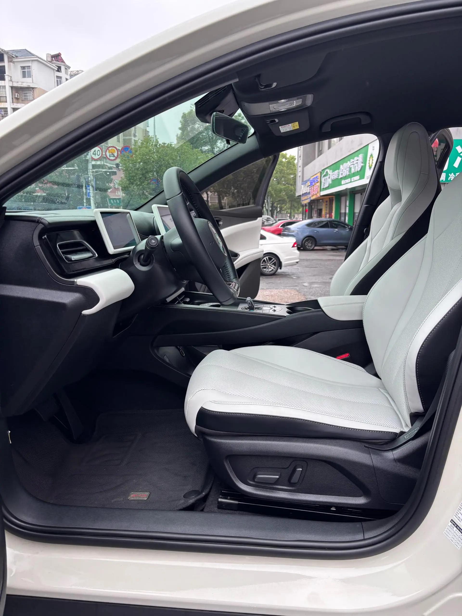 Seal 06 DM-i 2024 Model DM-i 80km Luxury Version 6
