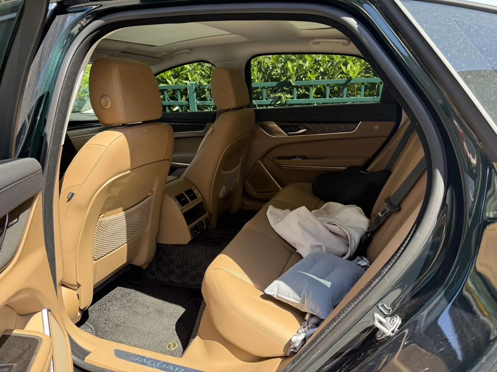 Jaguar 2025 XFL 2.0T P 12500.00g Drive Enjoy Deluxe Edition Automatic Gear 4
