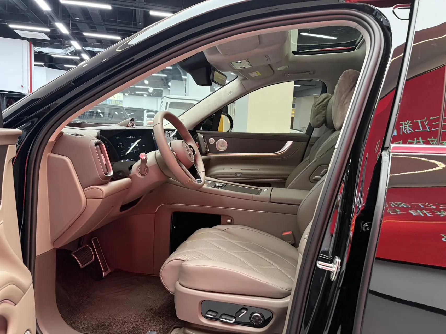 AITO 2025 Model AITO M9 Range-Extended Ultra Version 52kWh 6-Seater Automatic 6