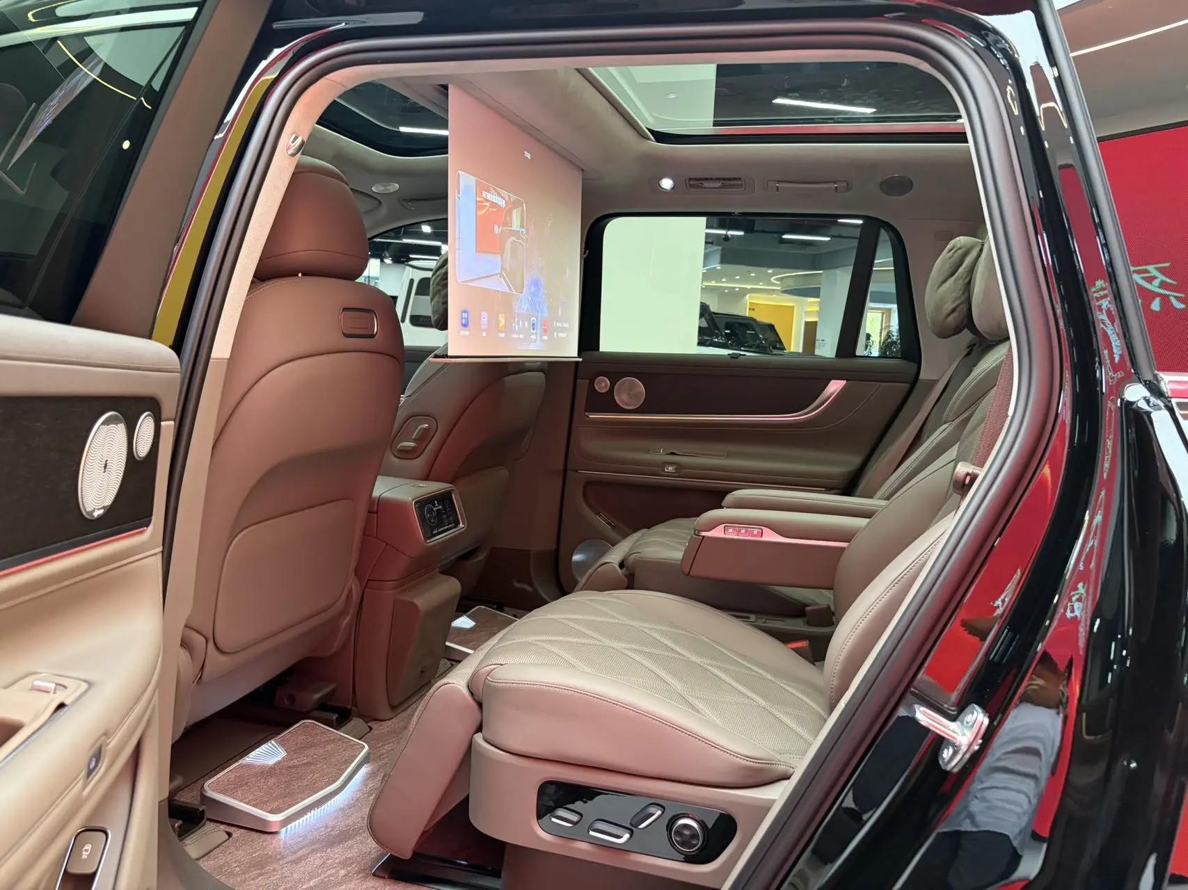 AITO 2025 Model AITO M9 Range-Extended Ultra Version 52kWh 6-Seater Automatic 7