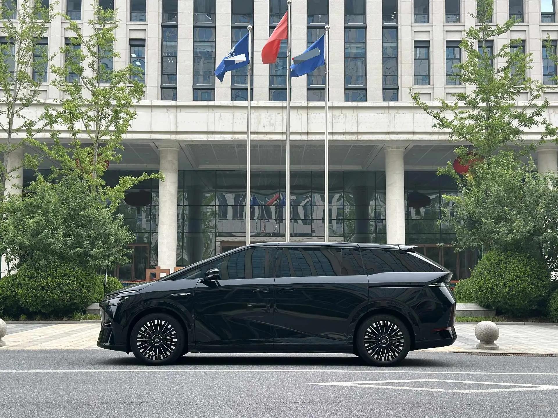 Xpeng 2025 X9 740 Ultra-Long Range Max Automatic 2
