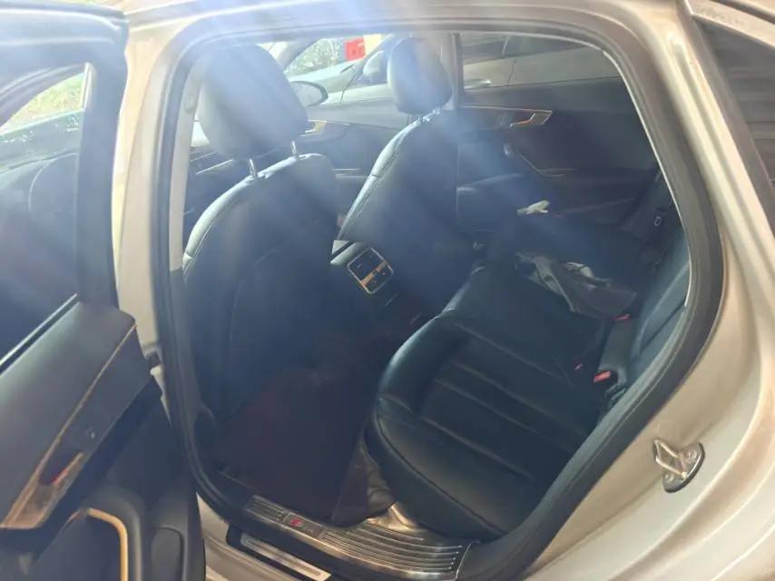 Audi A4L 2019 40 TFSI aggressive country VI 3