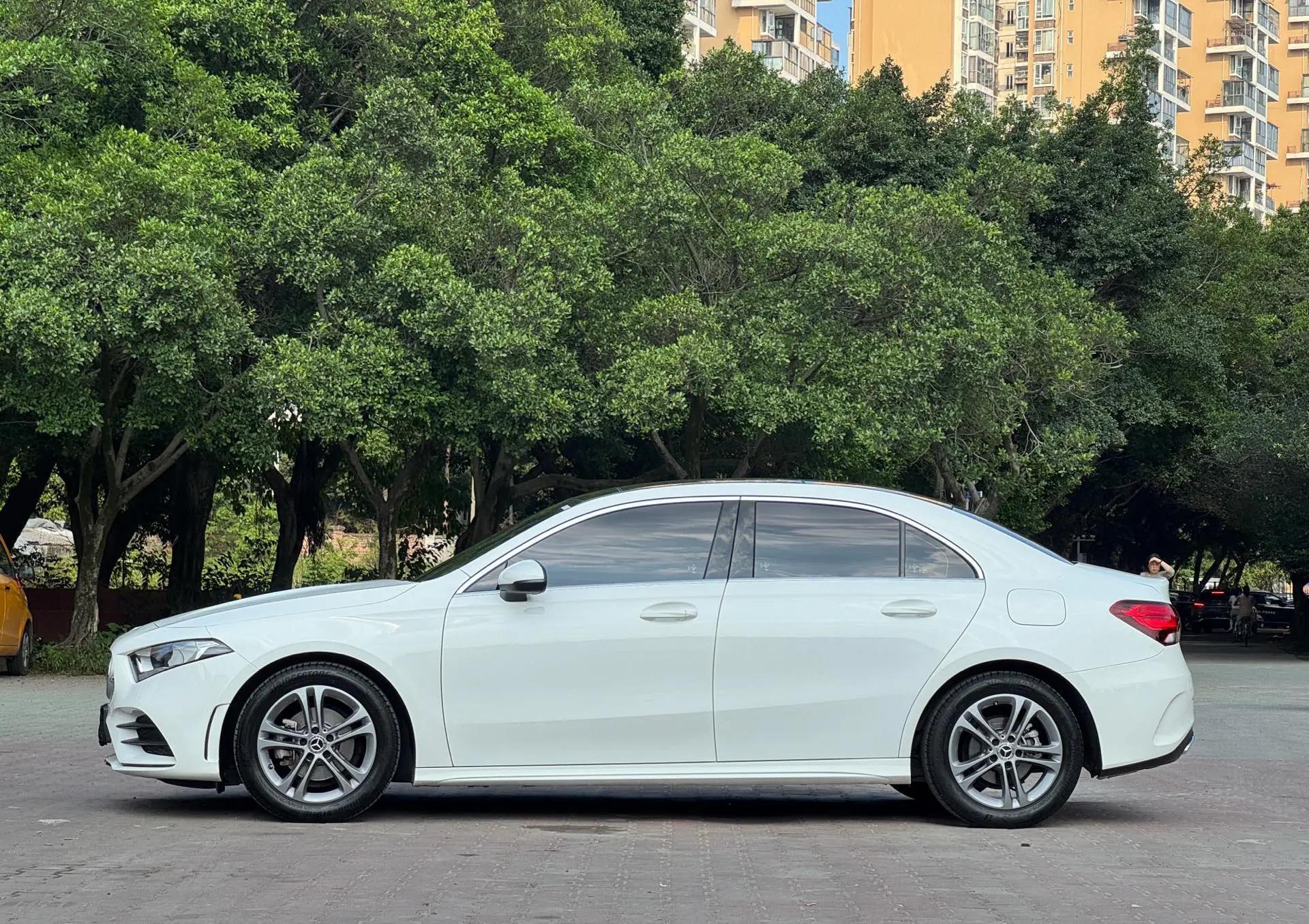Mercedes Benz Class A 2022 model facelift A 180 L sports car 3