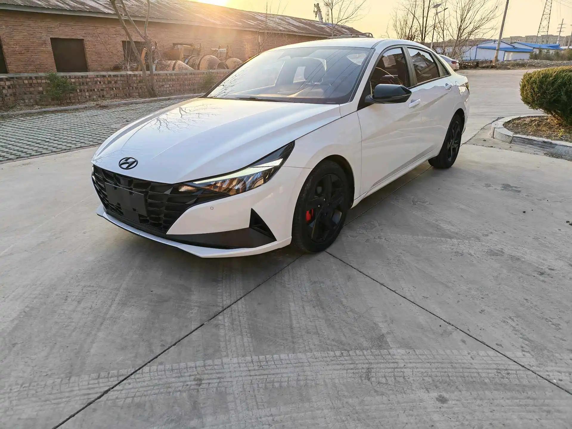 Elantra 2022 1.5L CVT LUX Premium Edition