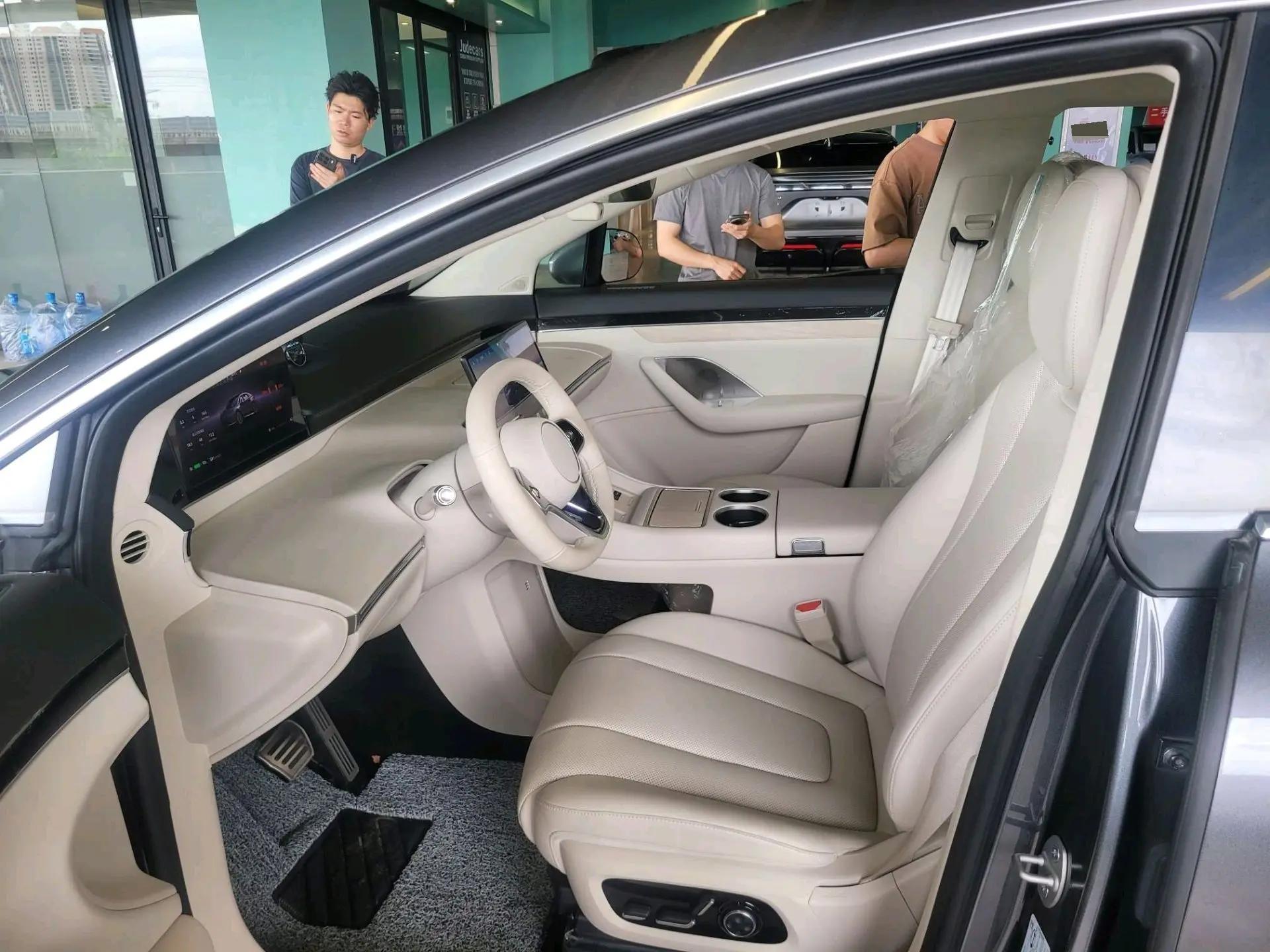 Intellectual 2024 R 7 667km Max automatic gear 3