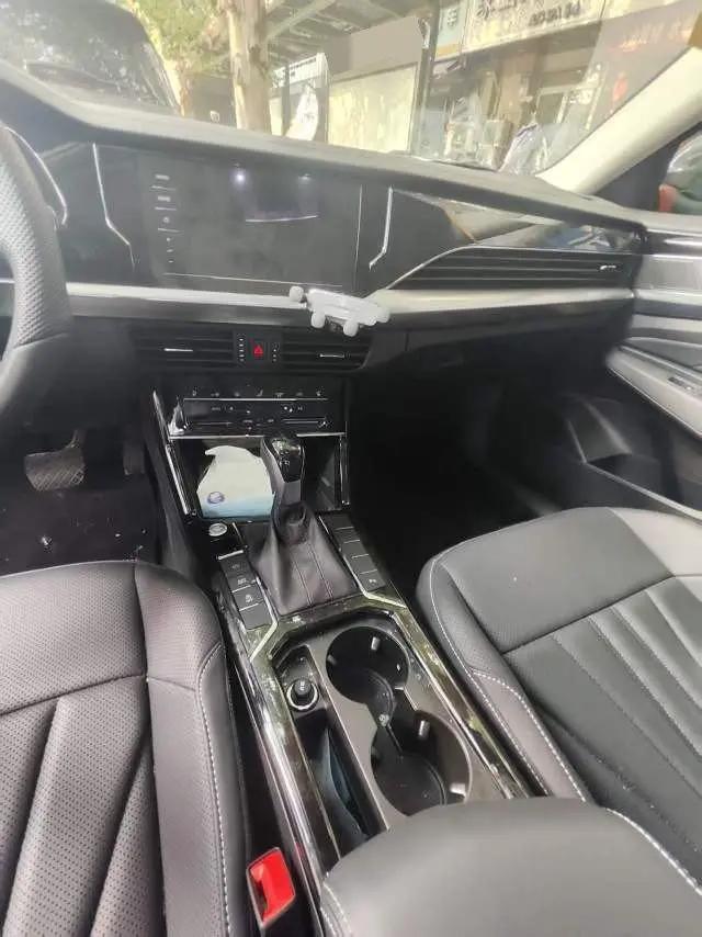 Volkswagen 2025 Passat 2.0TSI 330TSI Outstanding Model Starry Sky Elite Edition Automatic 8
