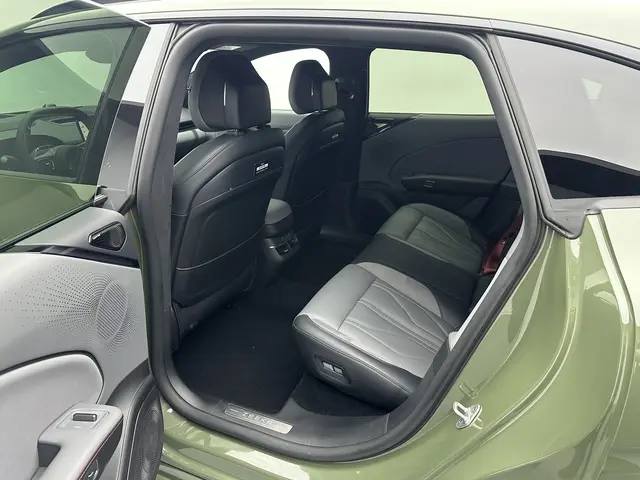 Zeekr 2025 Zeekr 007GT Long Endurance Rear Drive Smart Driving Edition 100kWh Automatic Transmission 12