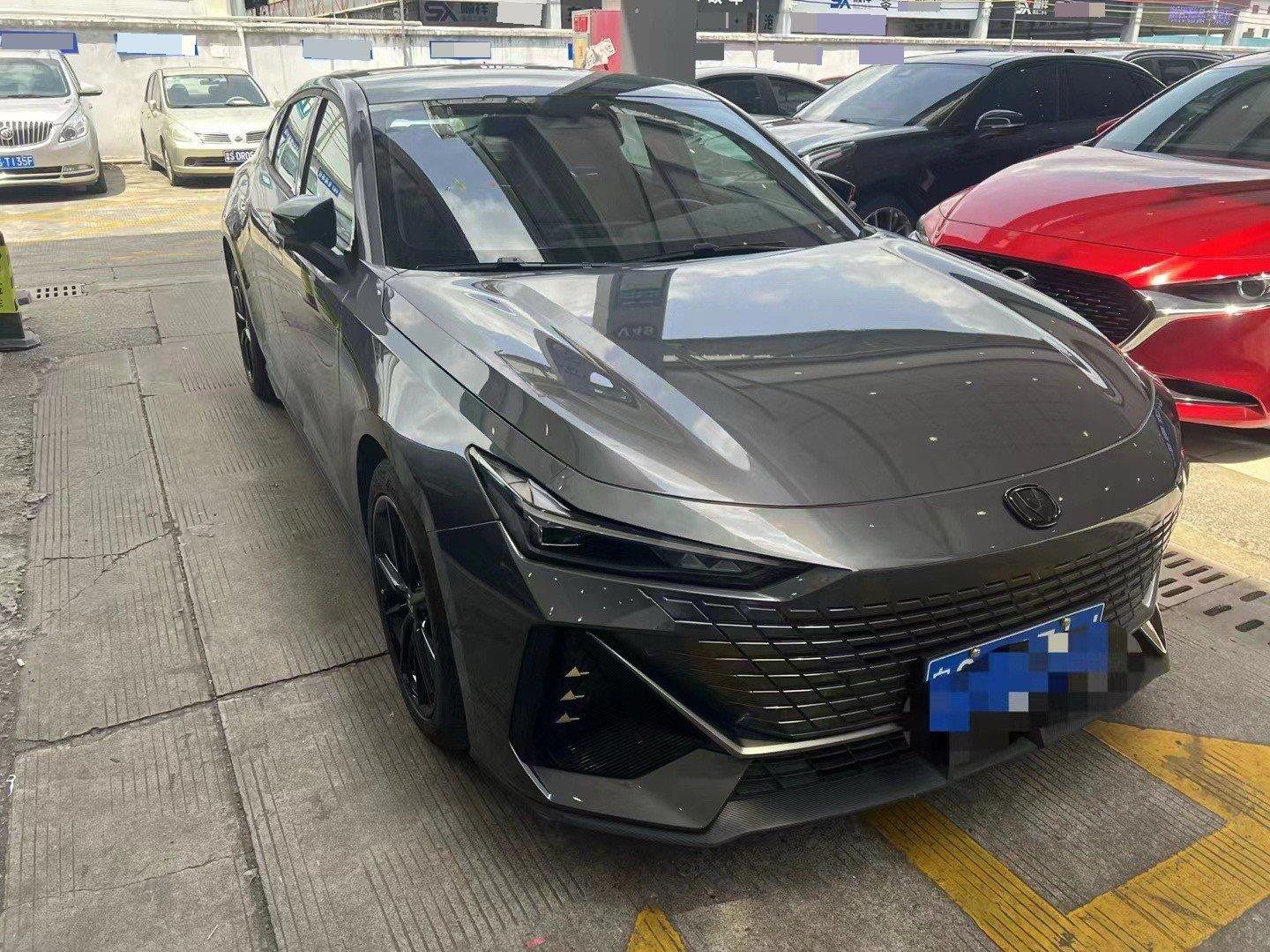 ChangAn 2023 UNI-V 1.5T Prestige Automatic 3
