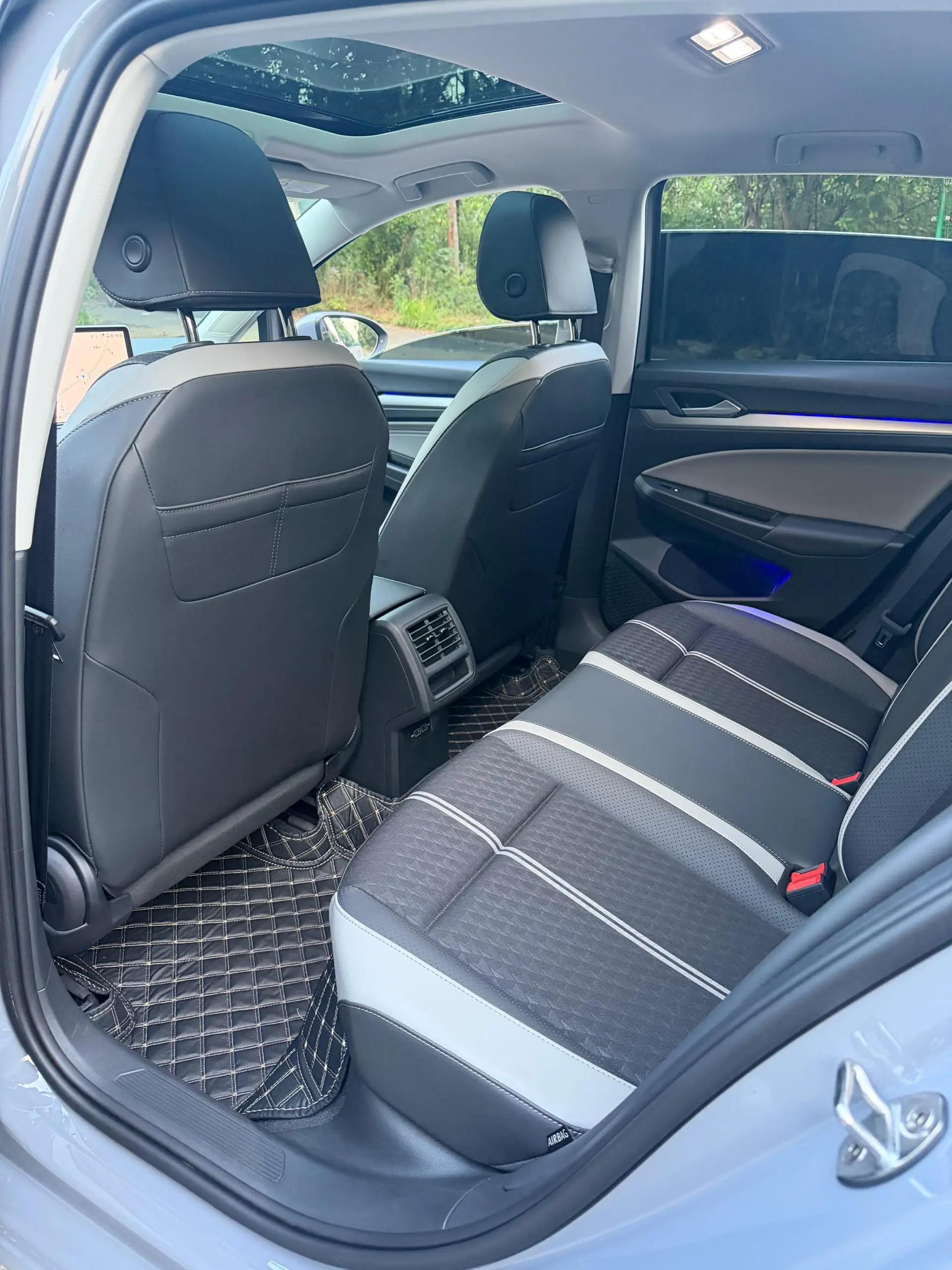 Volkswagen 2025 Golf 8 PRO 1.5TSI 300TSI Automatic 10