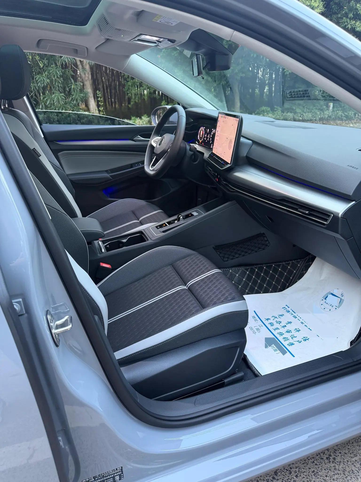 Volkswagen 2025 Golf 8 PRO 1.5TSI 300TSI Automatic 12