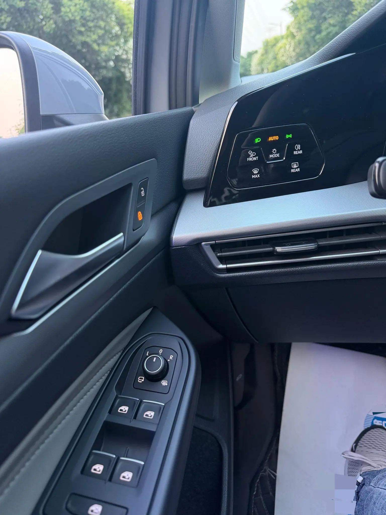 Volkswagen 2025 Golf 8 PRO 1.5TSI 300TSI Automatic 16