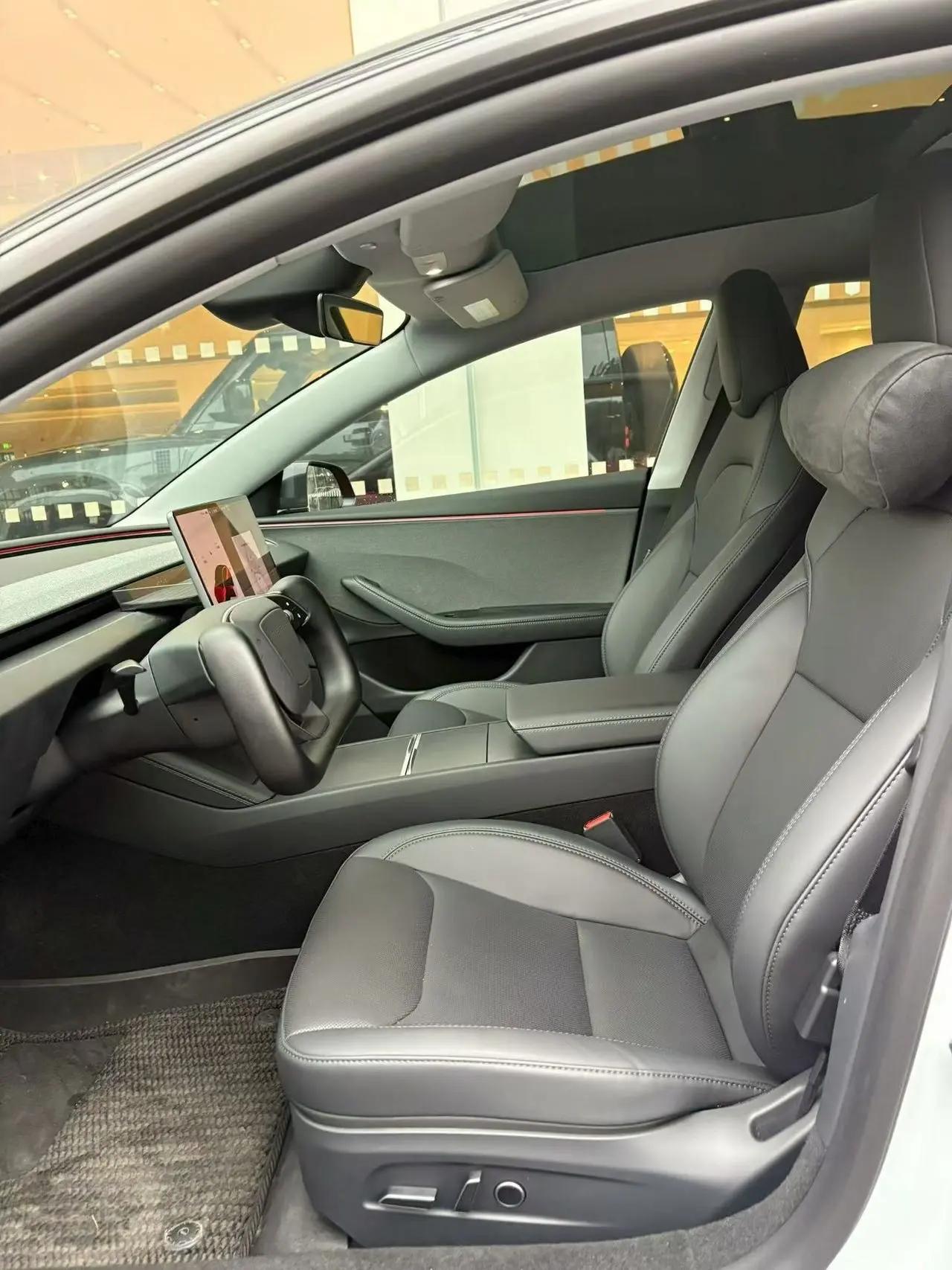 Tesla 2025 Model 3 Rear-Wheel Drive Automatic 5