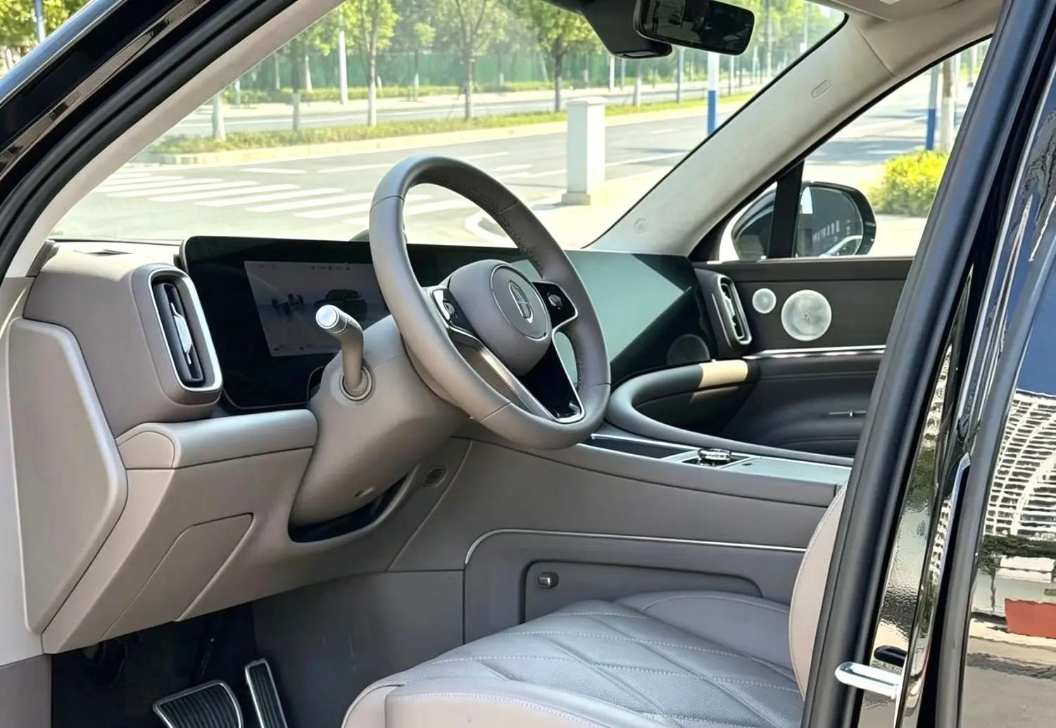 AITO 2025 Model AITO M9 Range-Extended Ultra Version 52kWh 6-Seater Automatic 3