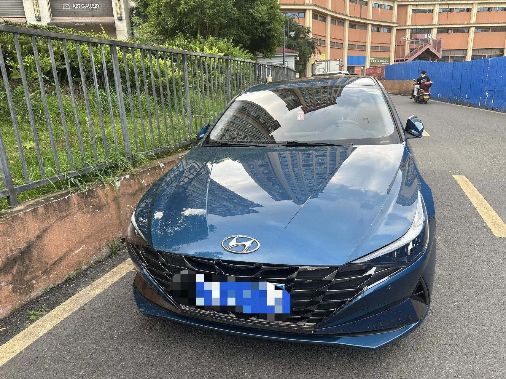 Elantra 2023 1.5L CVT LUX Premium Edition 2
