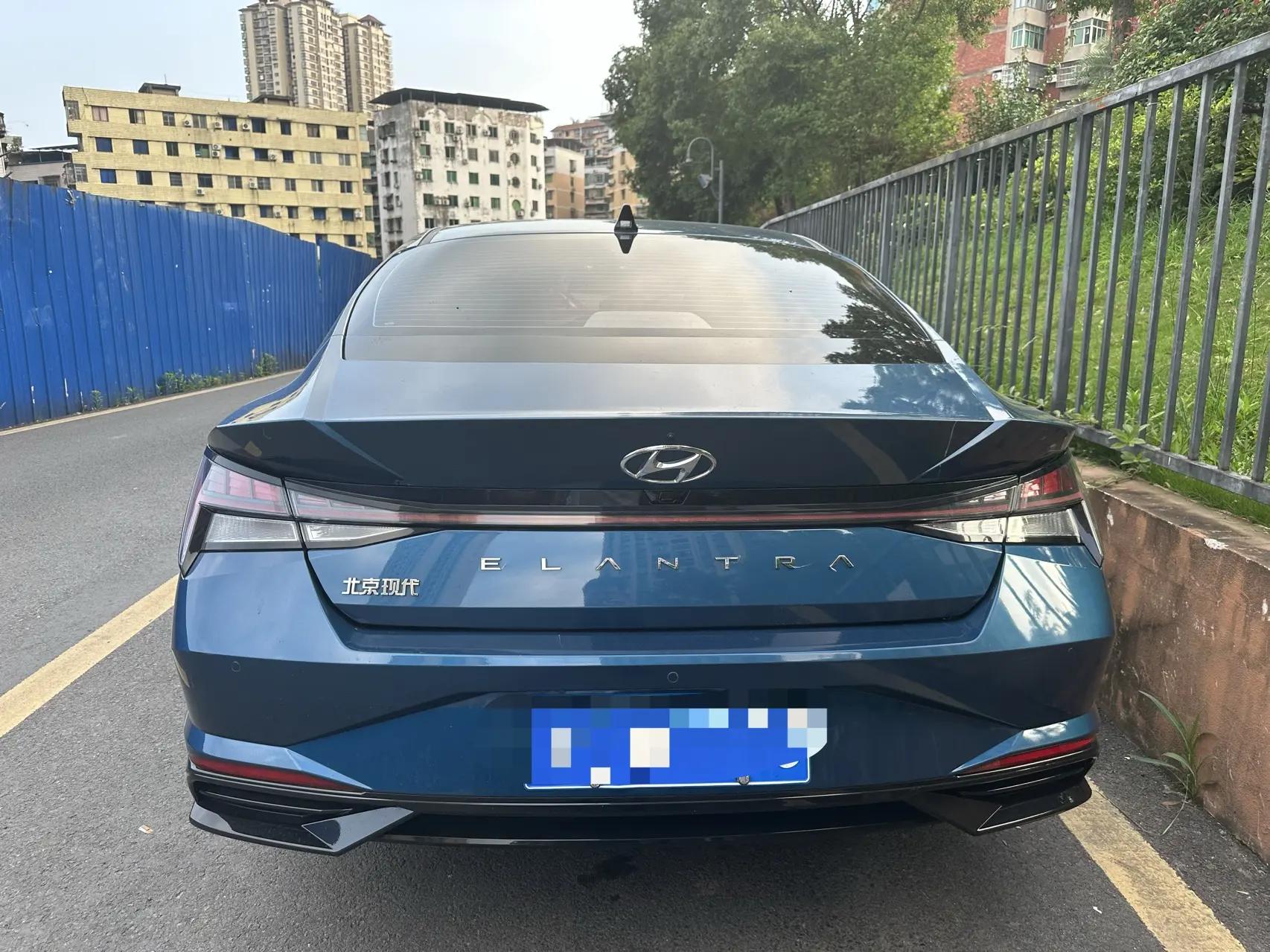 Elantra 2023 1.5L CVT LUX Premium Edition 3