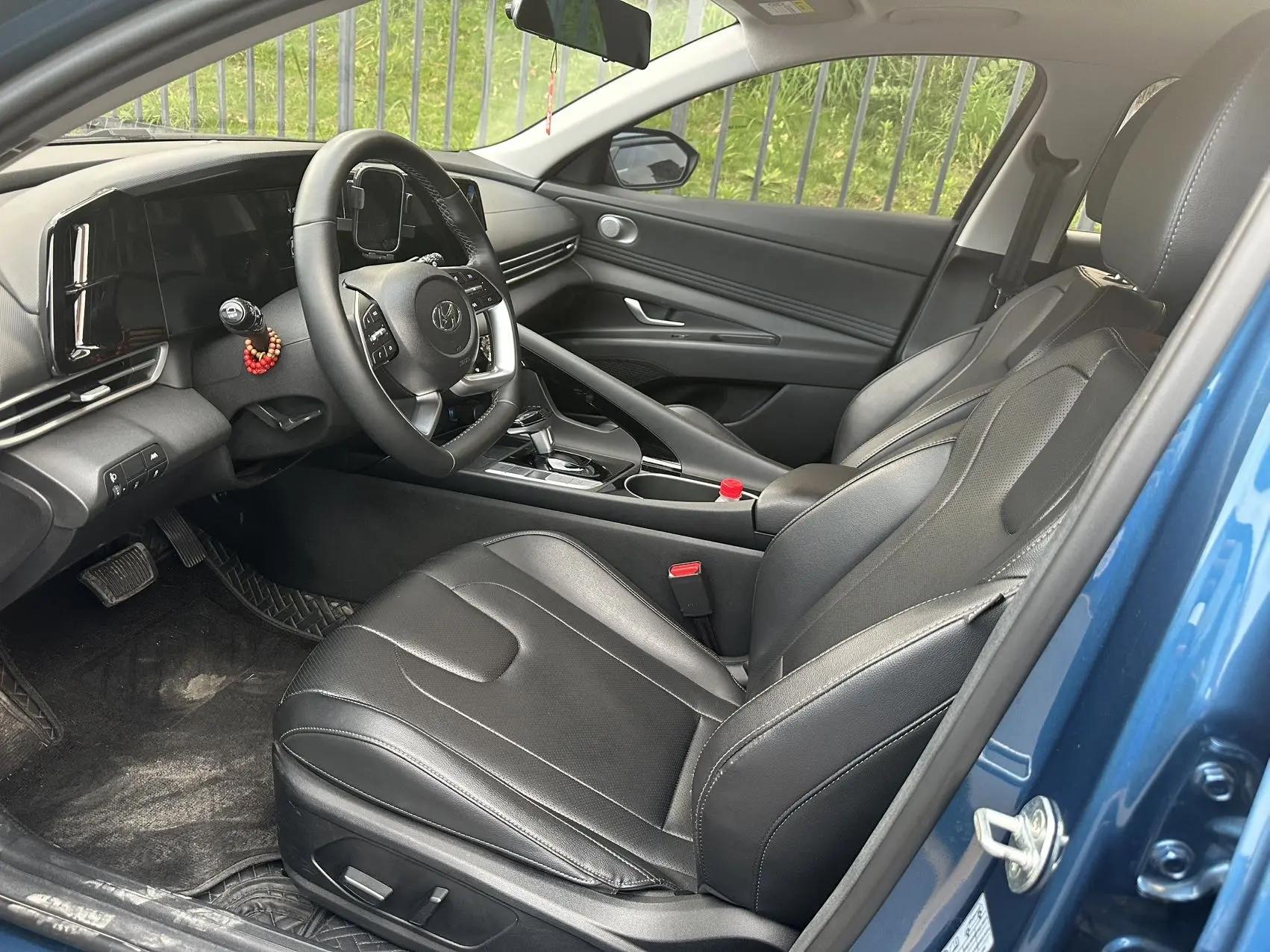 Elantra 2023 1.5L CVT LUX Premium Edition 4