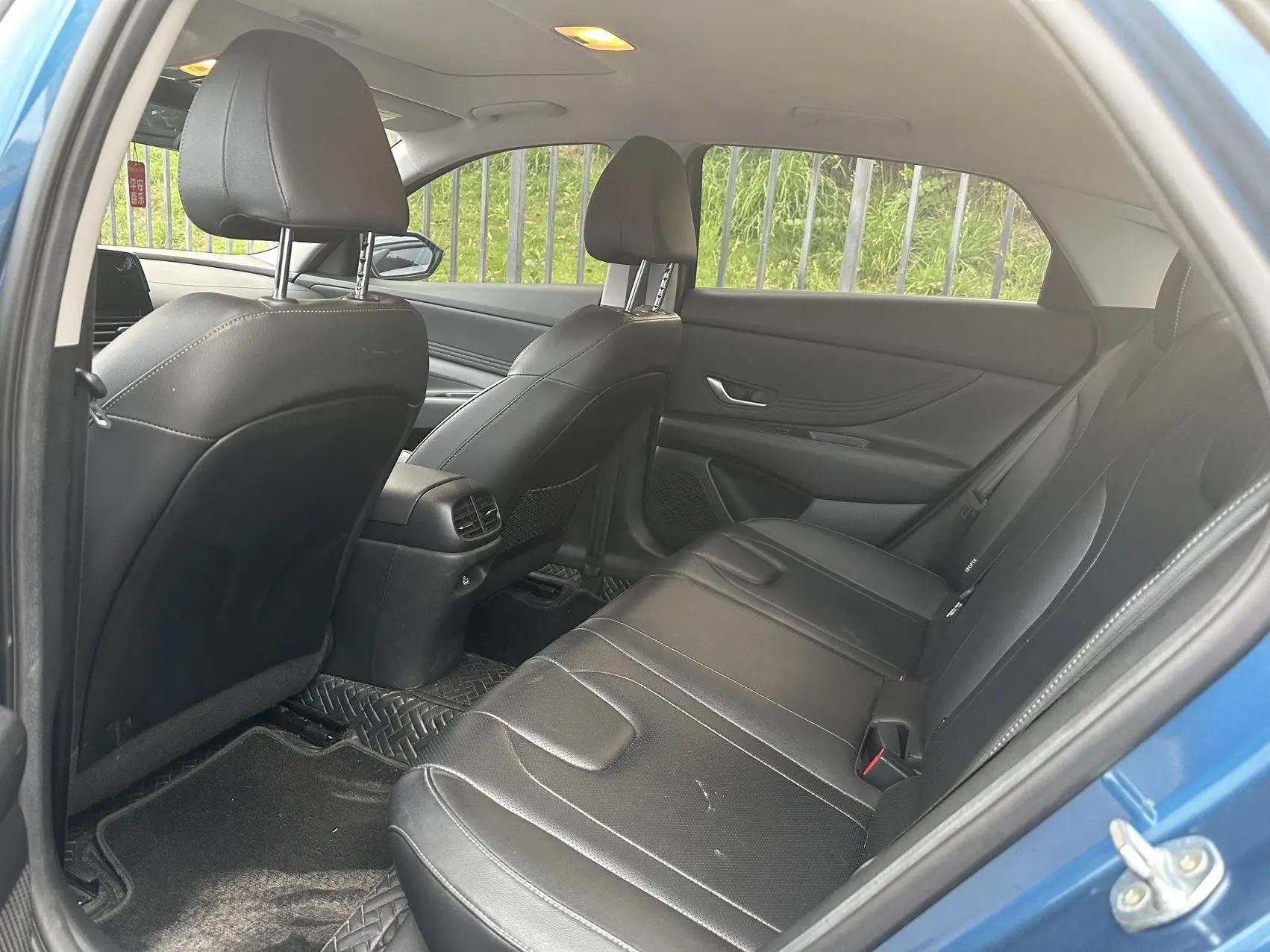 Elantra 2023 1.5L CVT LUX Premium Edition 5