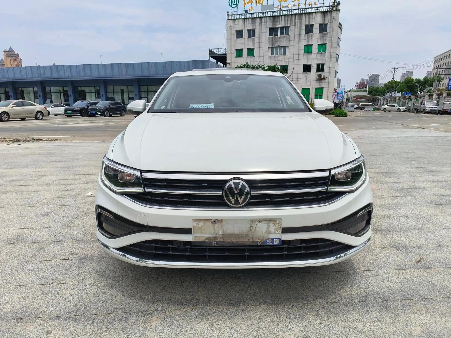 Bora 2023 300TSI DSG Basic 4