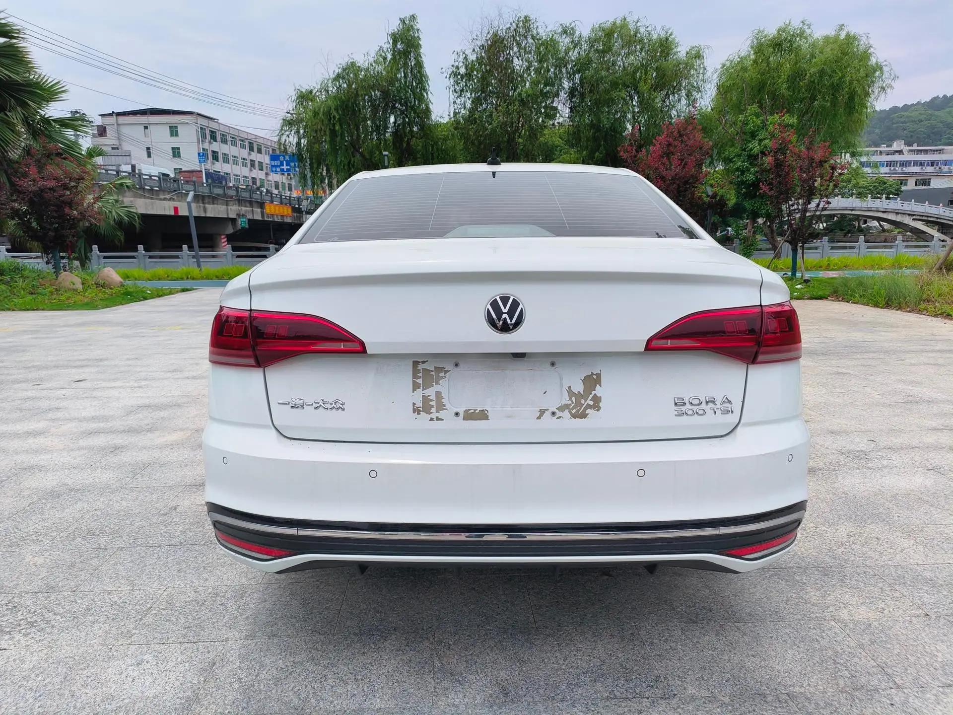 Bora 2023 300TSI DSG Basic 8