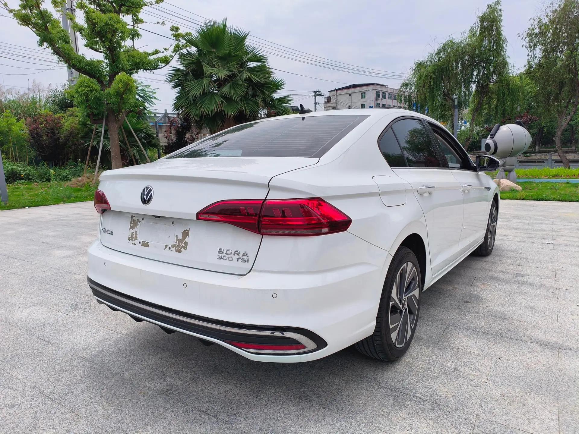 Bora 2023 300TSI DSG Basic 9