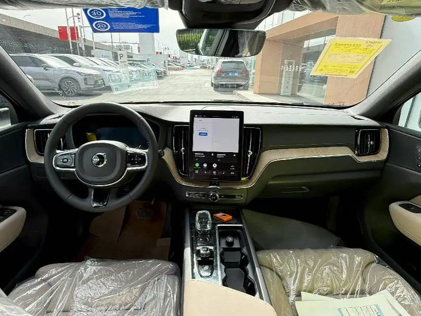 Volvo XC60 2024 B5 4WD Zhiyuan Deluxe Edition 4