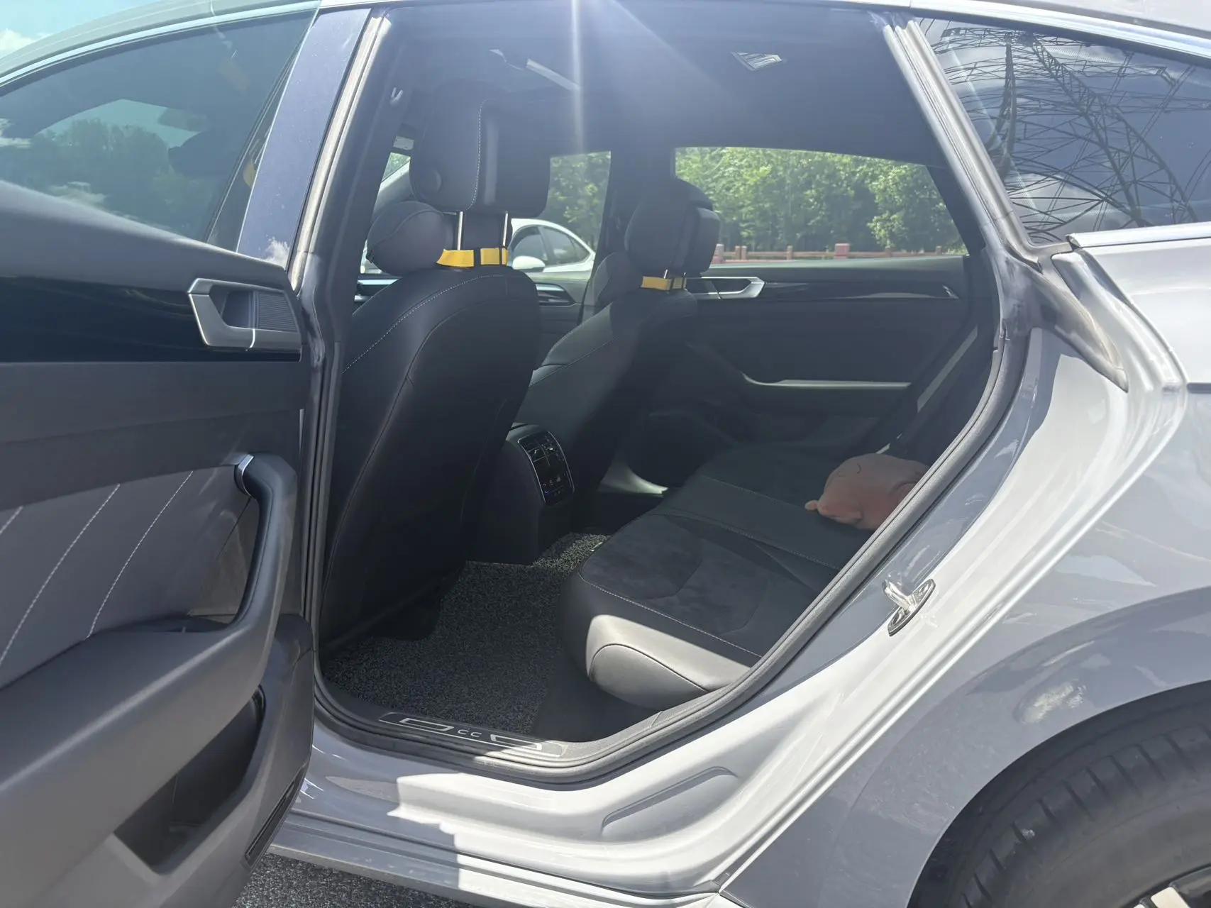 FAW-Volkswagen CC 2021 330TSI Glare Edition 4