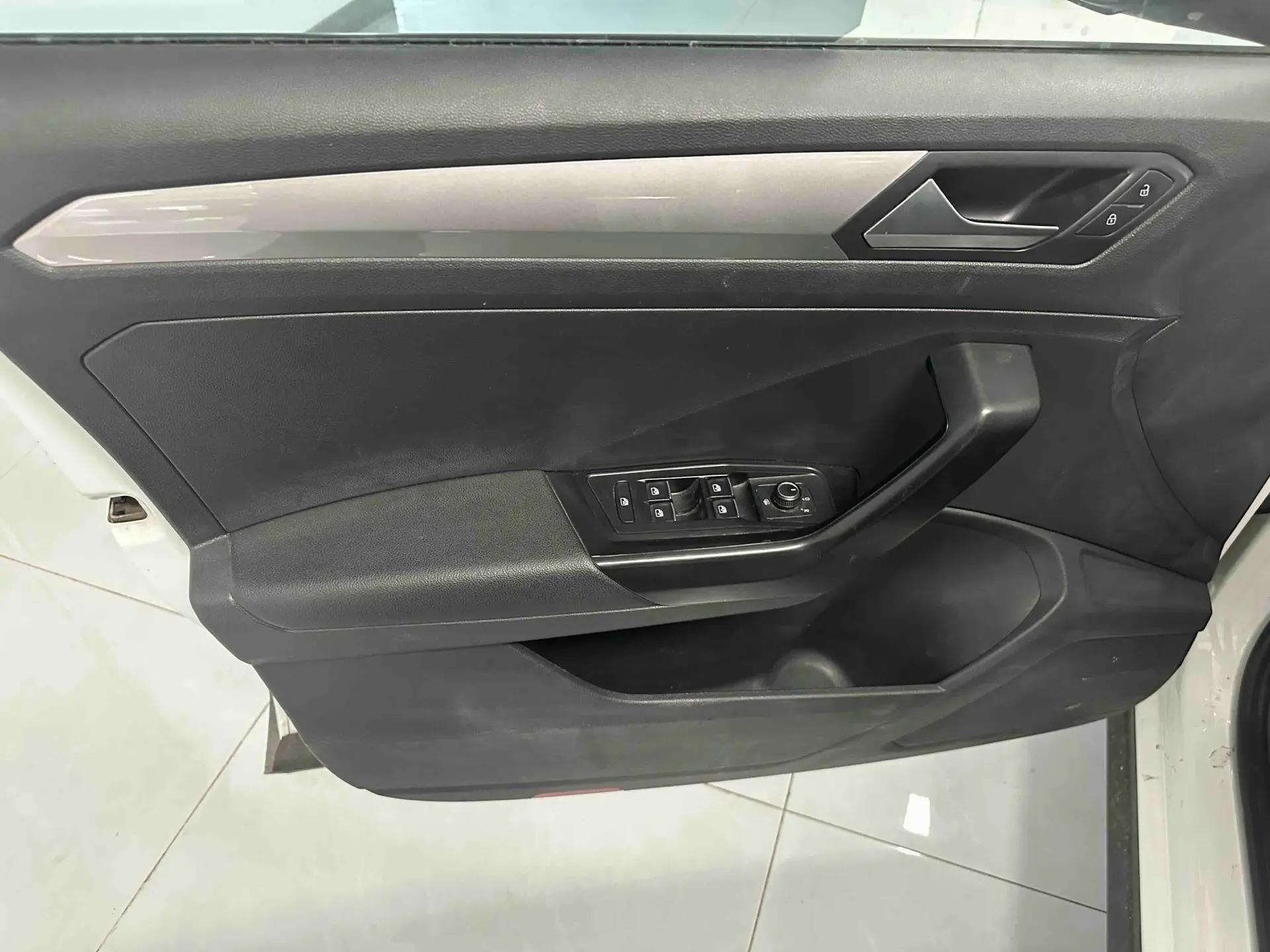 T-ROC Tange 2022 280TSI DSG Two-Drive Elite PLUS 8