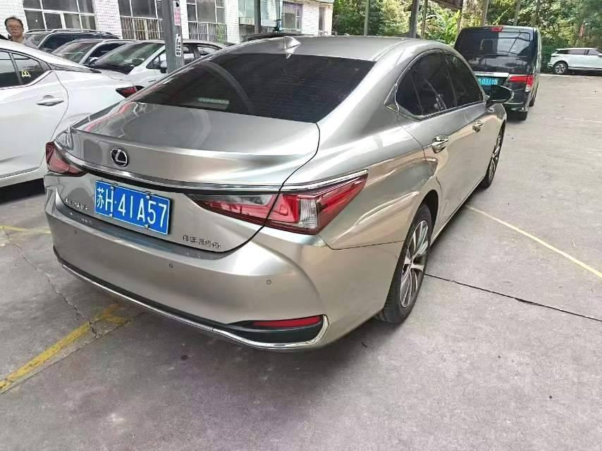 Lexus ES 2020 200 Excellence Edition 4