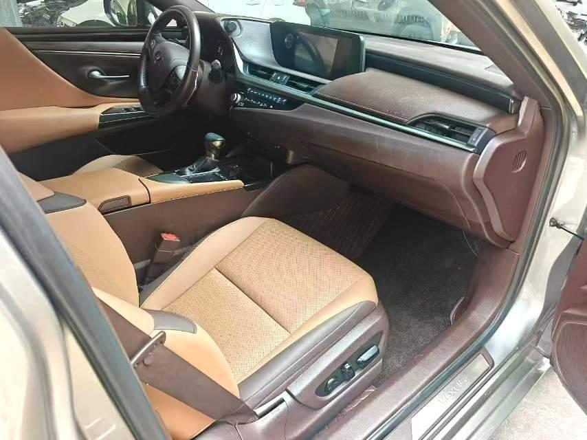 Lexus ES 2020 200 Excellence Edition 5