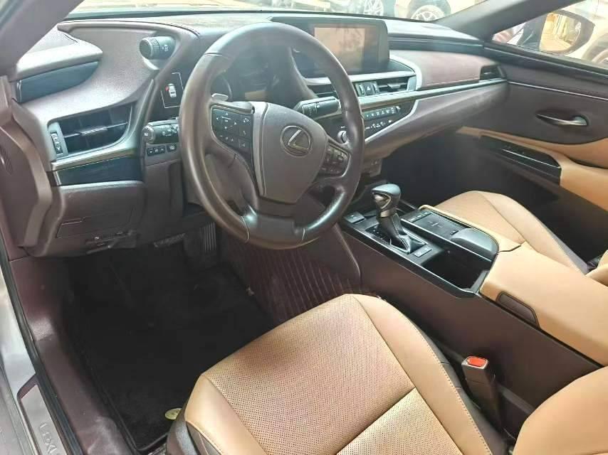 Lexus ES 2020 200 Excellence Edition 7