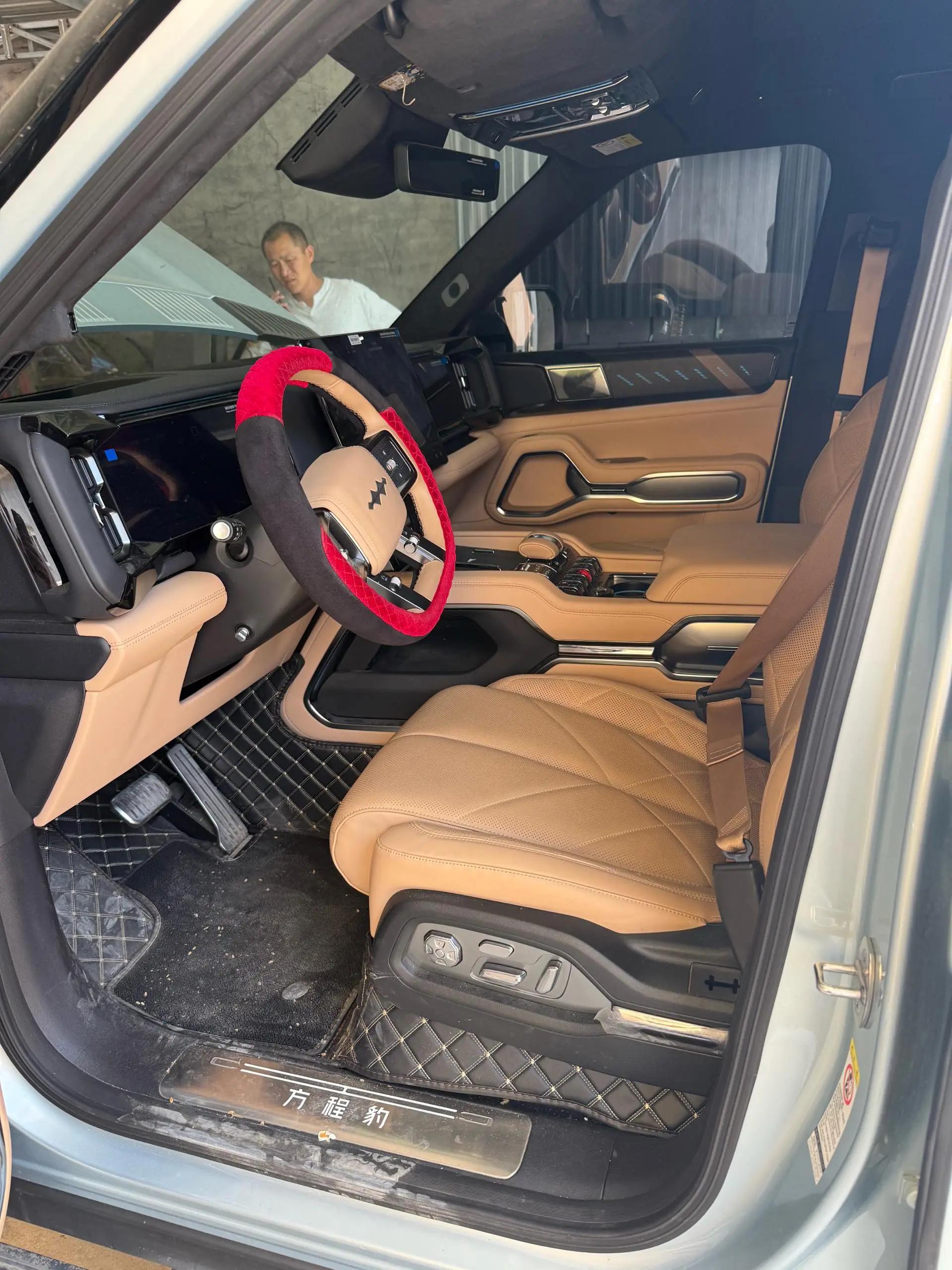 FangChengBao 2025 Leopard 8 2.0T Stepless Zhiyong Flagship Edition 6-seat Automatic Gear 6